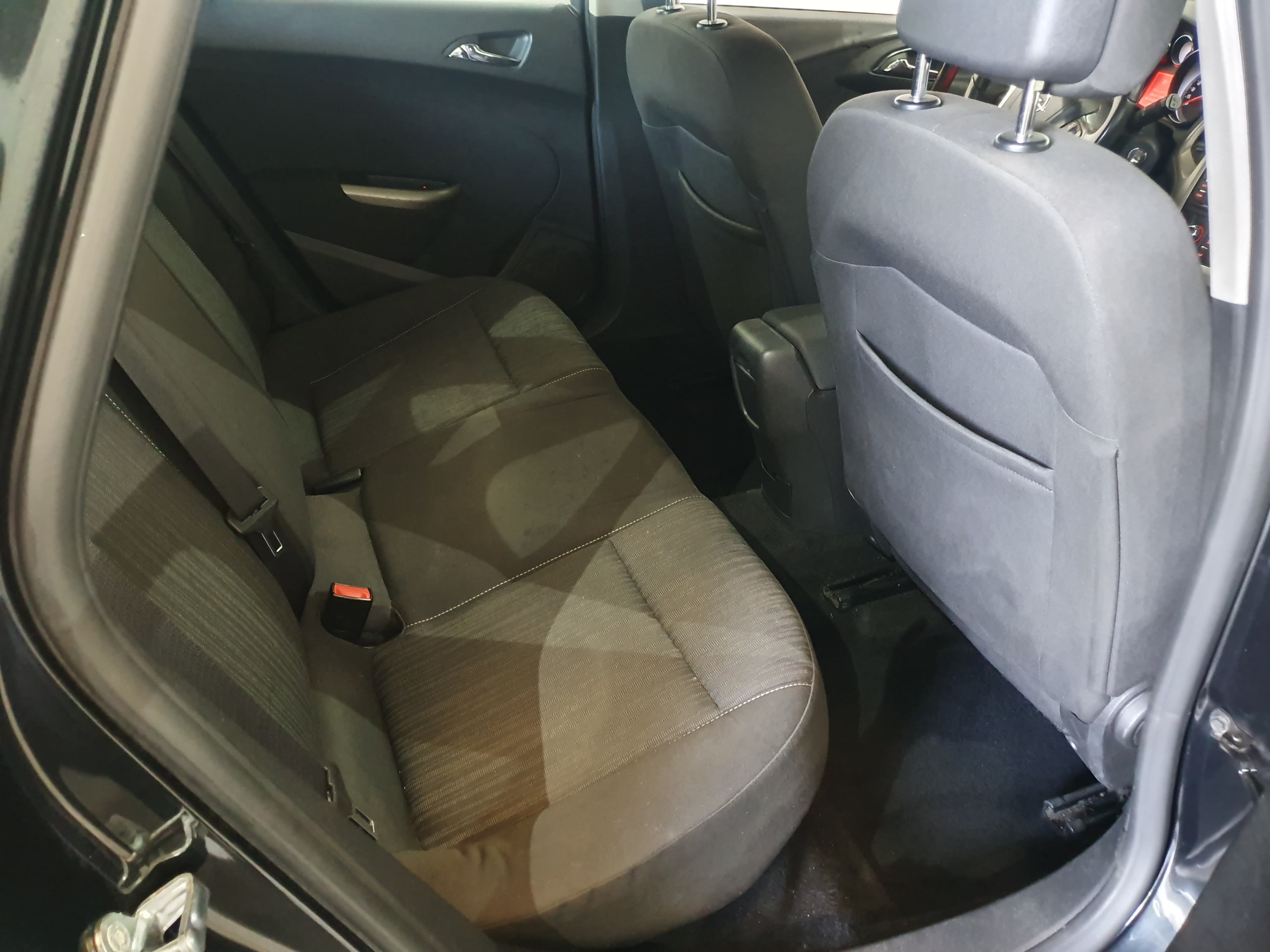 Opel Astra 1.7 CDTI · Ano 2012 — imagem 17