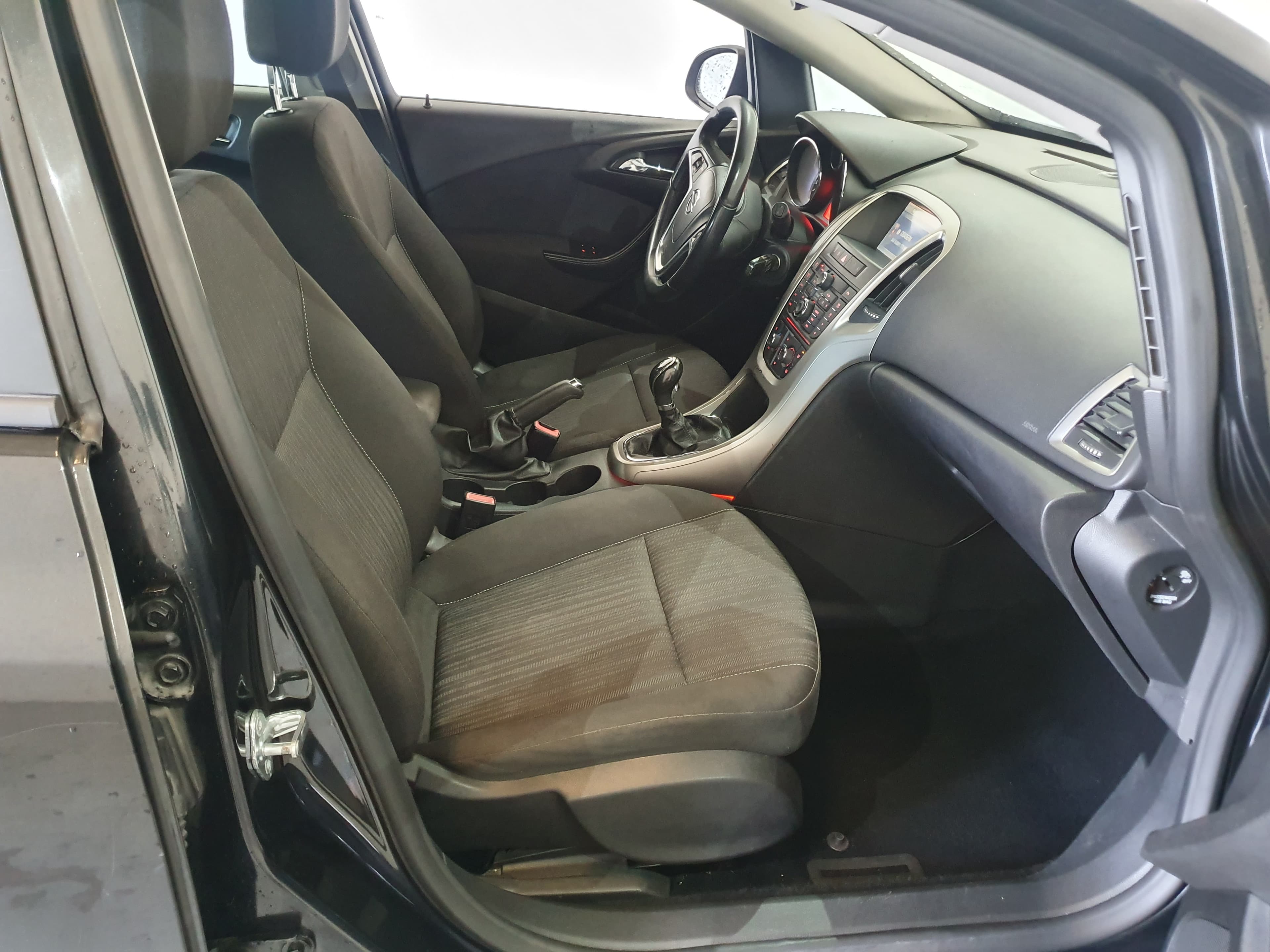 Opel Astra 1.7 CDTI · Ano 2012 — imagem 24