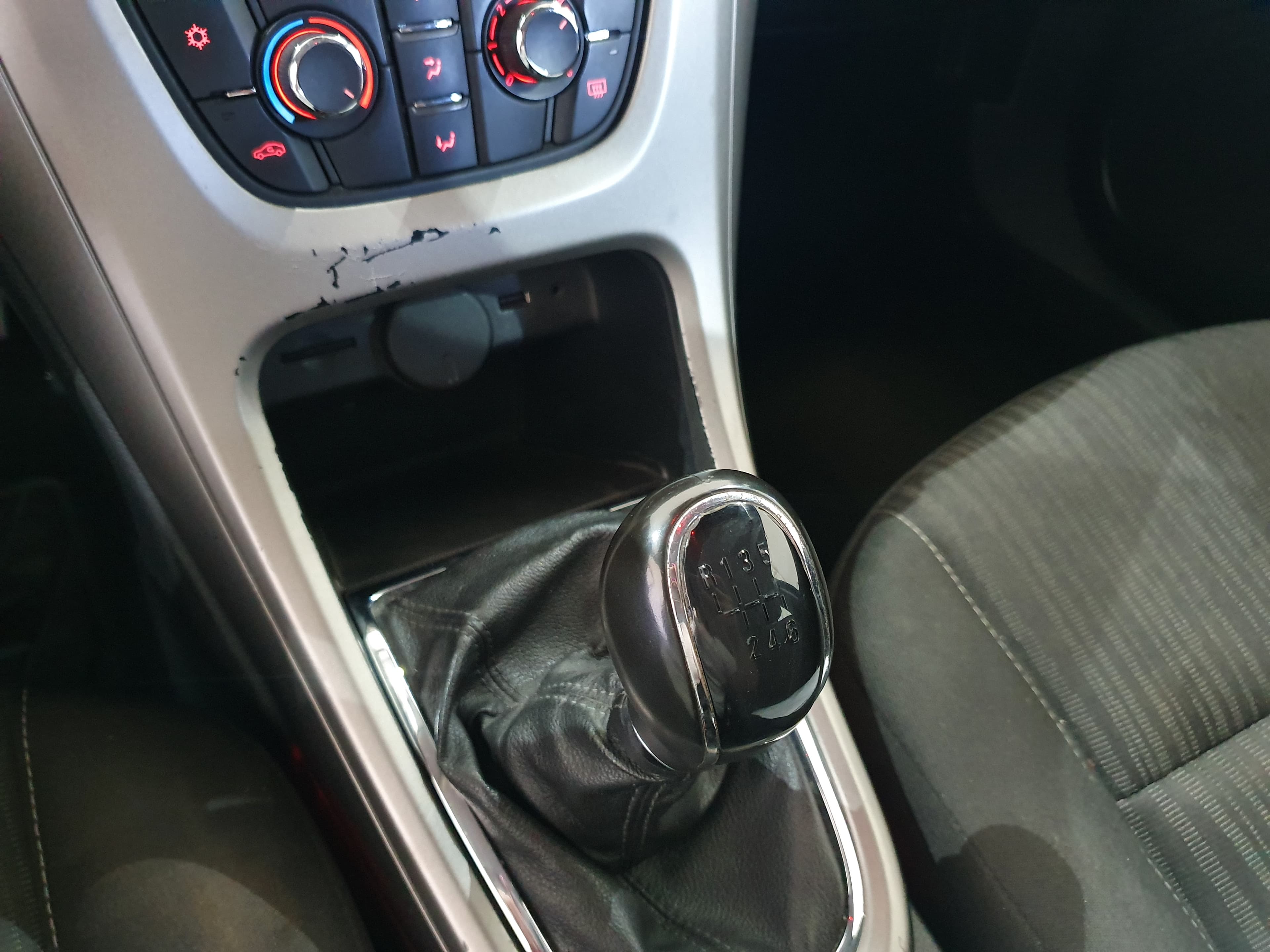 Opel Astra 1.7 CDTI · Ano 2012 — imagem 33