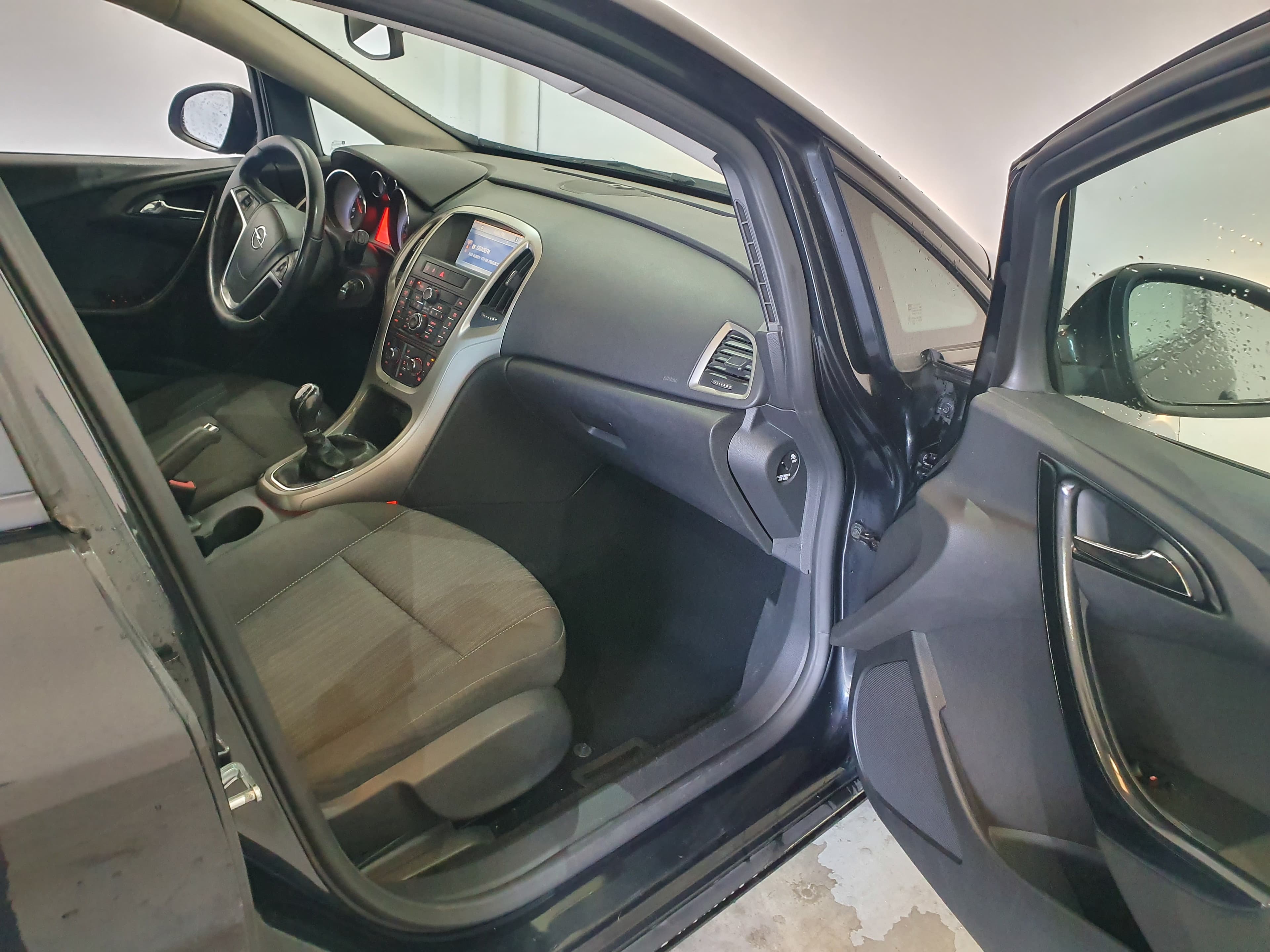 Opel Astra 1.7 CDTI · Ano 2012 — imagem 18