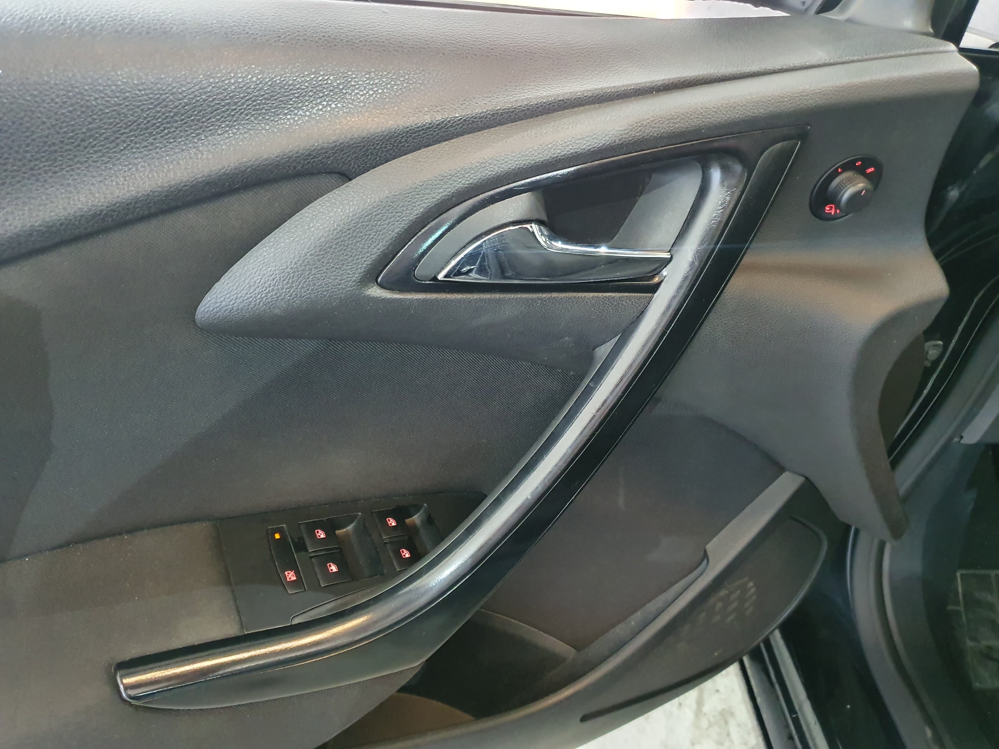 Opel Astra 1.7 CDTI · Ano 2012 — imagem 26