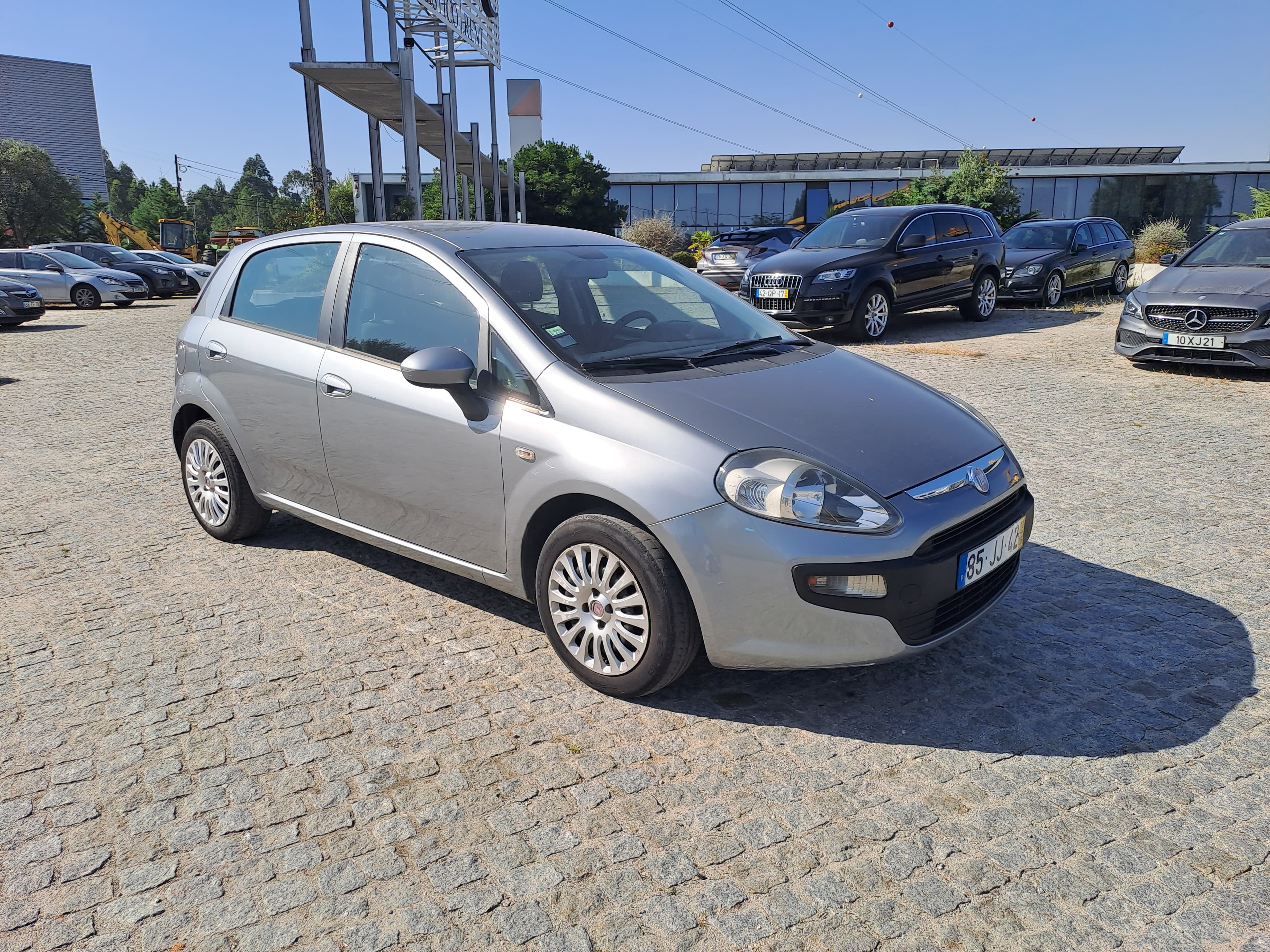 Fiat Punto · Ano 2010 — imagem 1