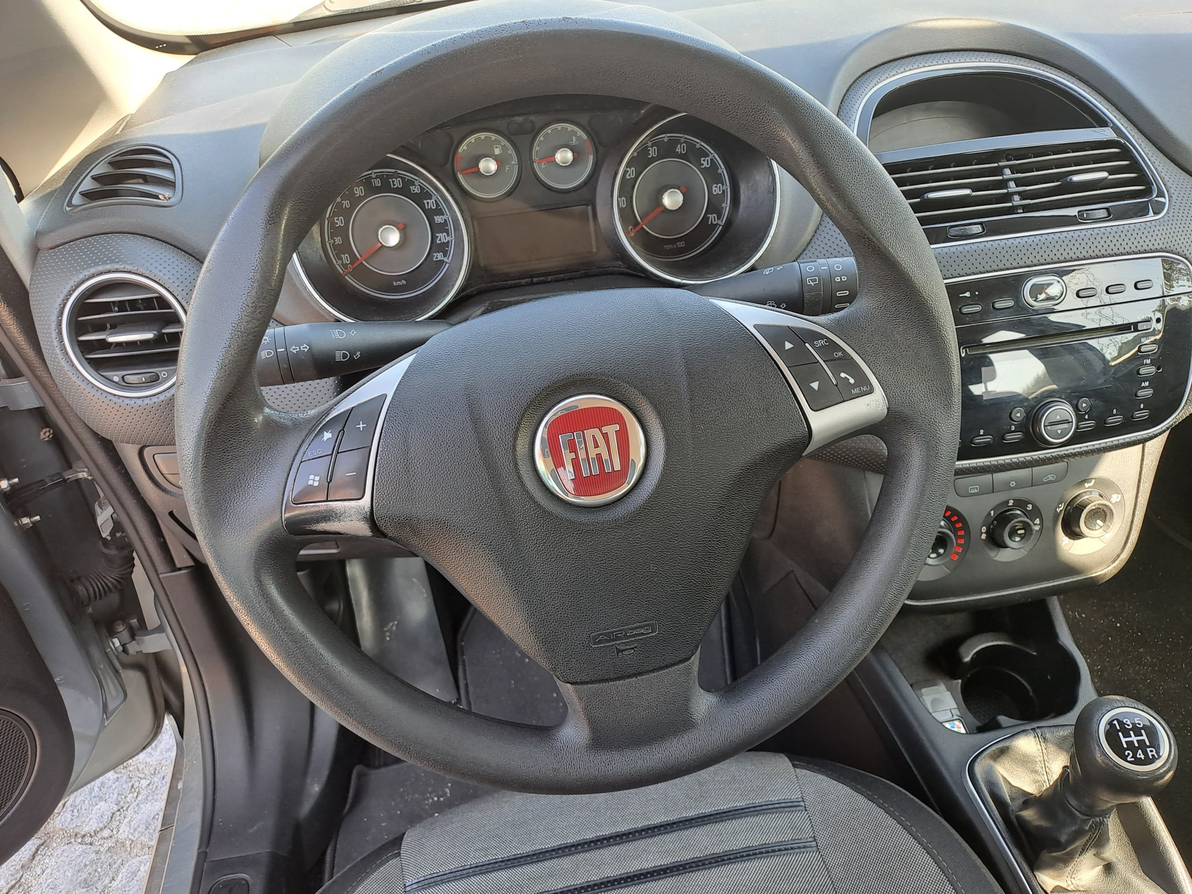 Fiat Punto · Ano 2010 — imagem 17