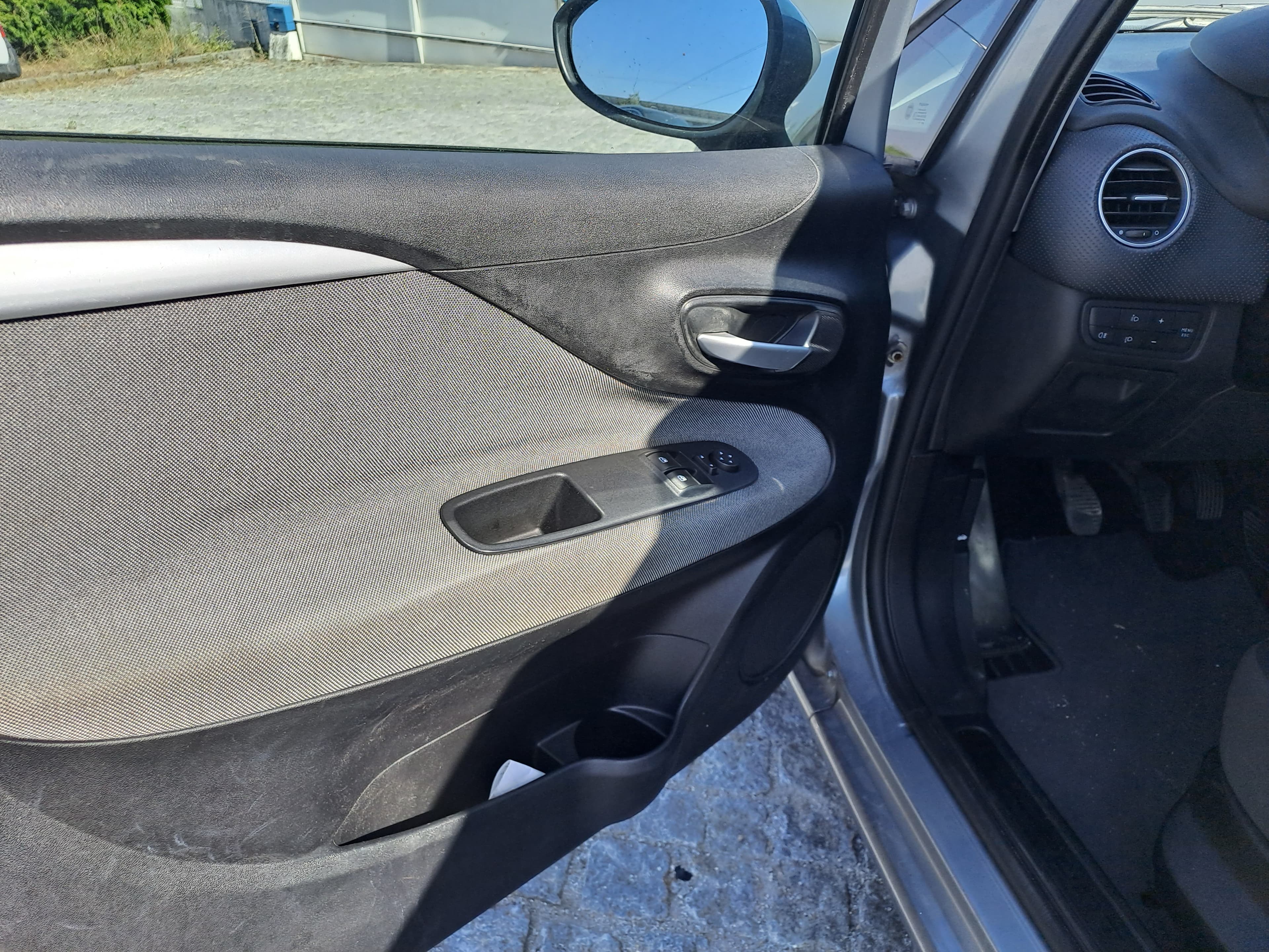 Fiat Punto · Ano 2010 — imagem 14