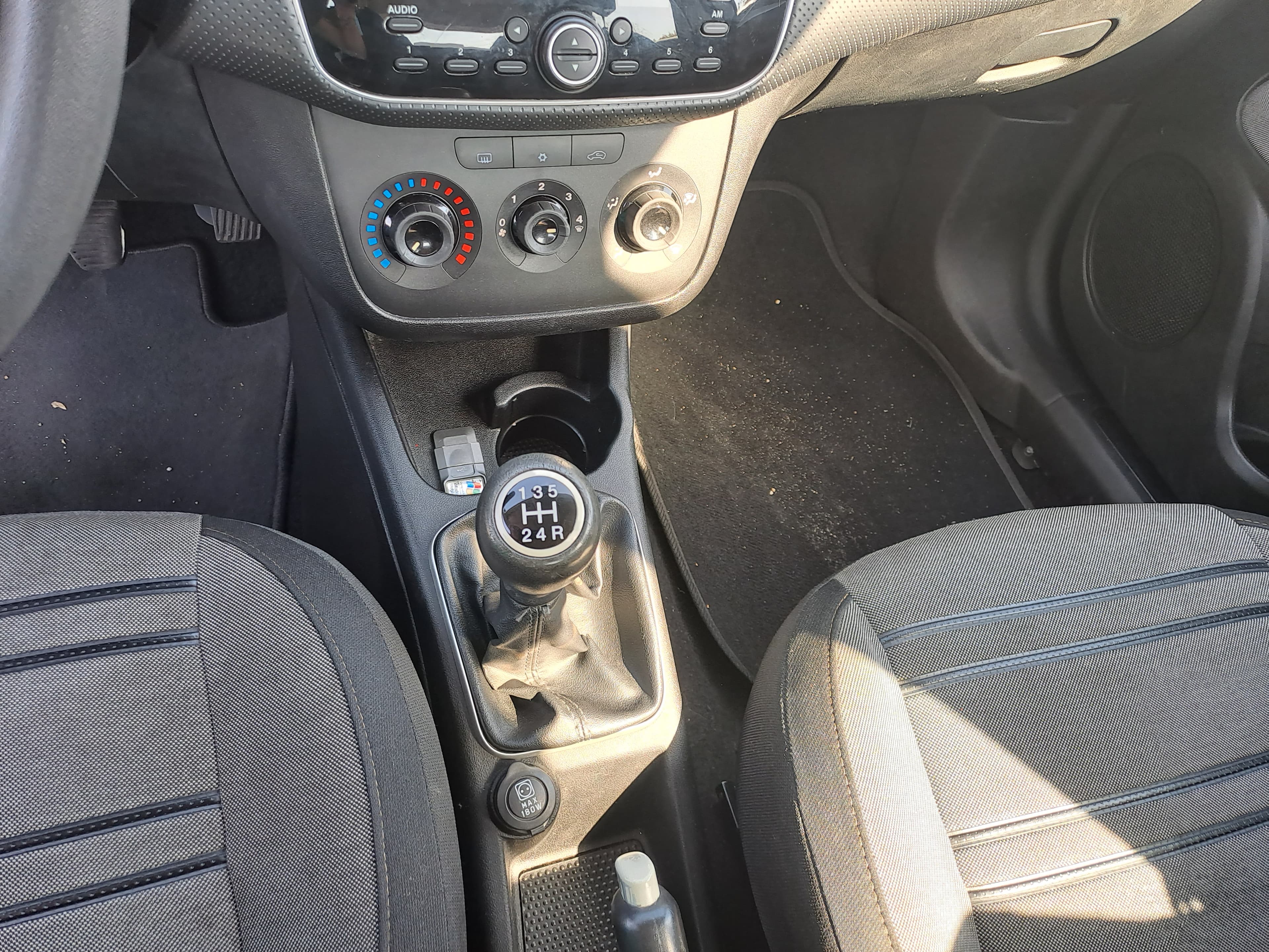 Fiat Punto · Ano 2010 — imagem 21