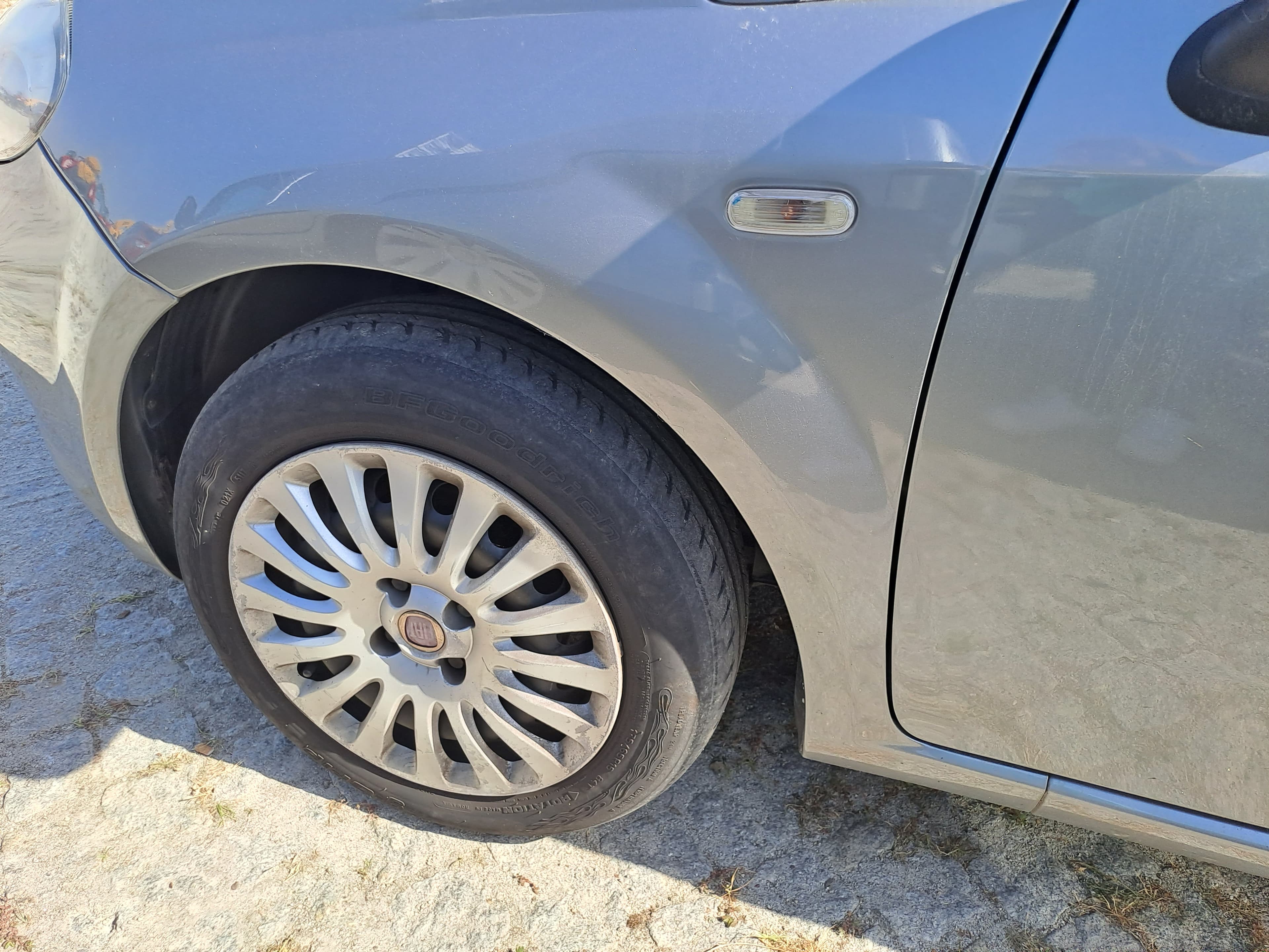 Fiat Punto · Ano 2010 — imagem 11