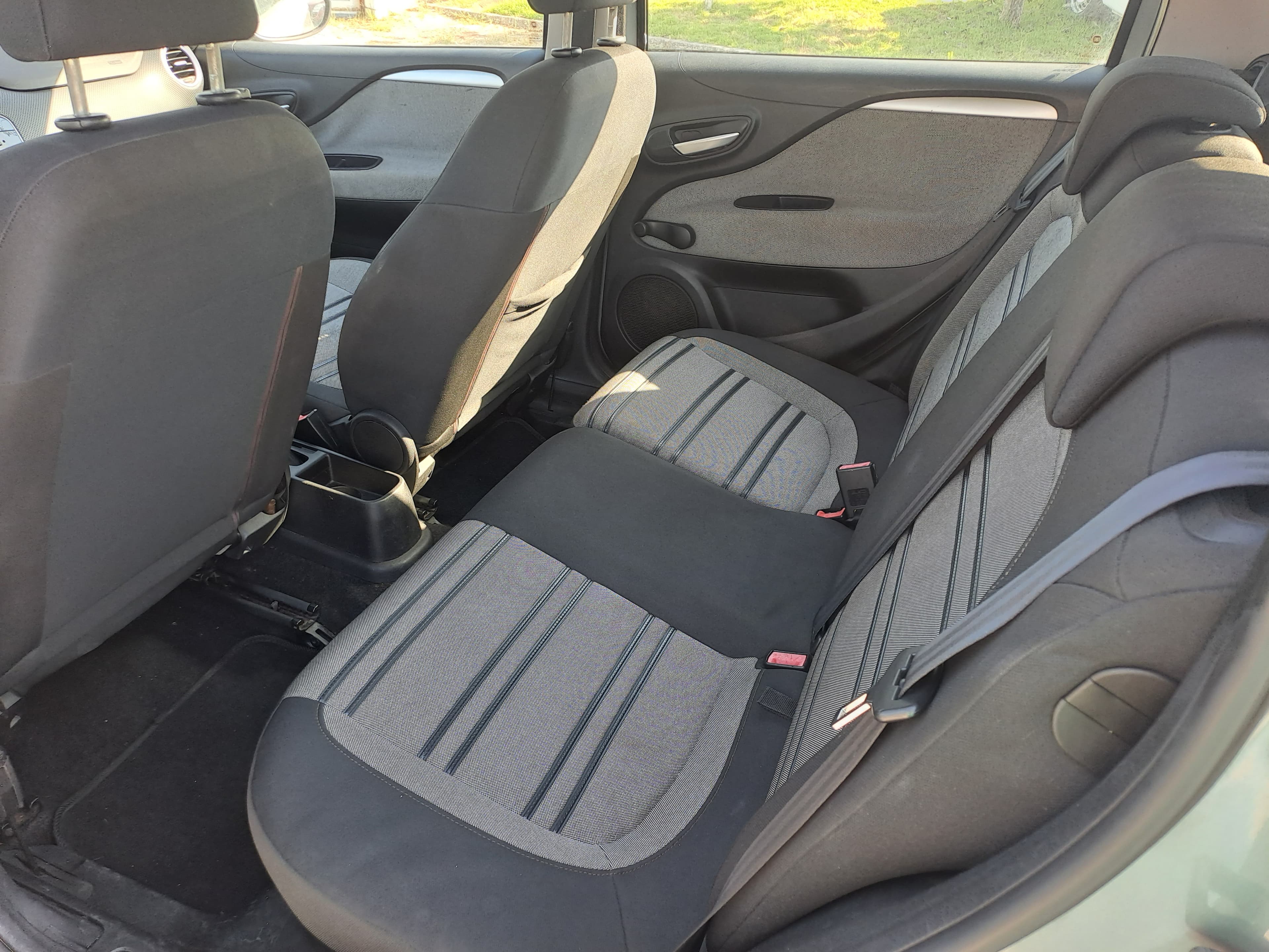 Fiat Punto · Ano 2010 — imagem 19