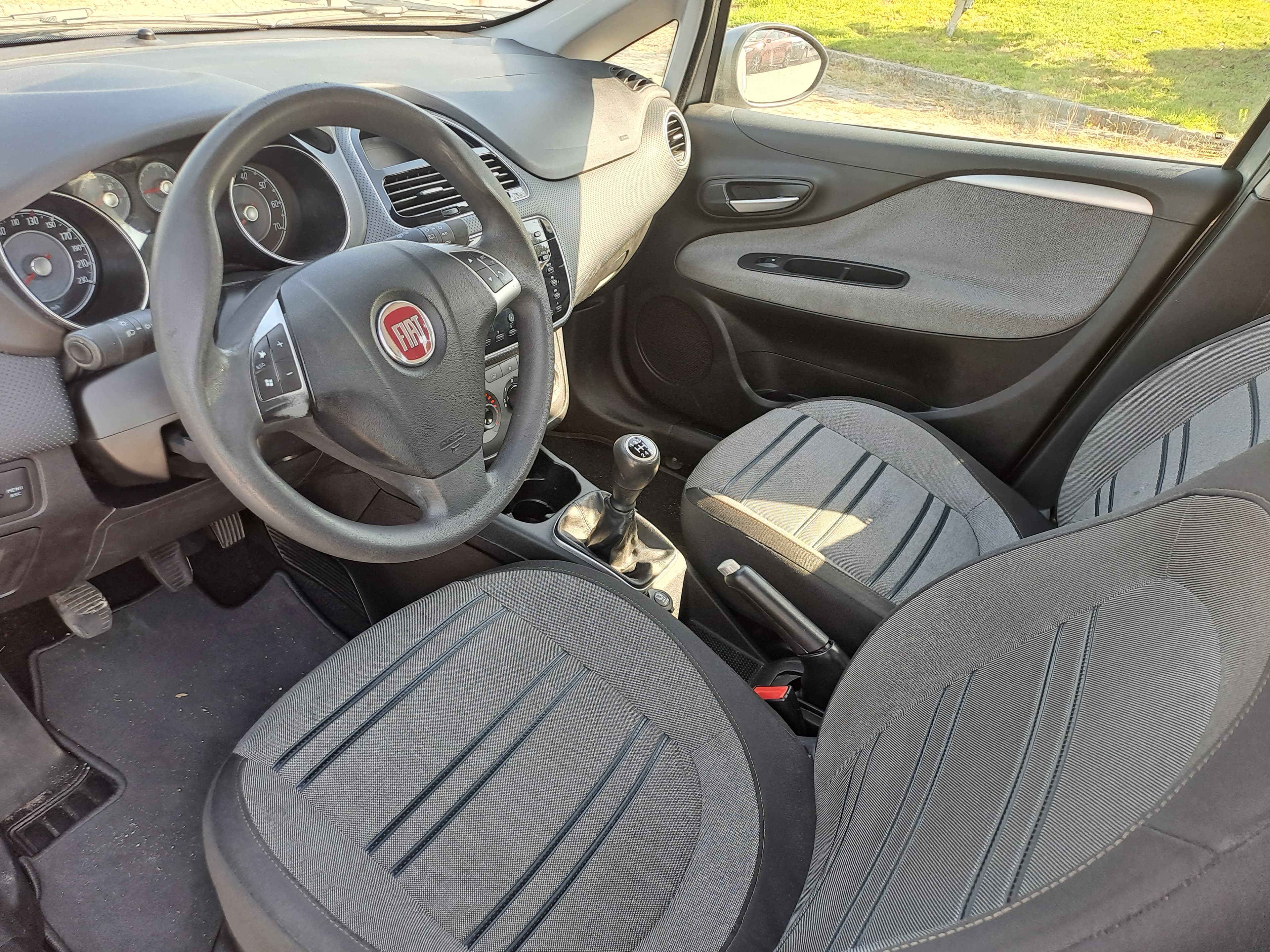 Fiat Punto · Ano 2010 — imagem 15