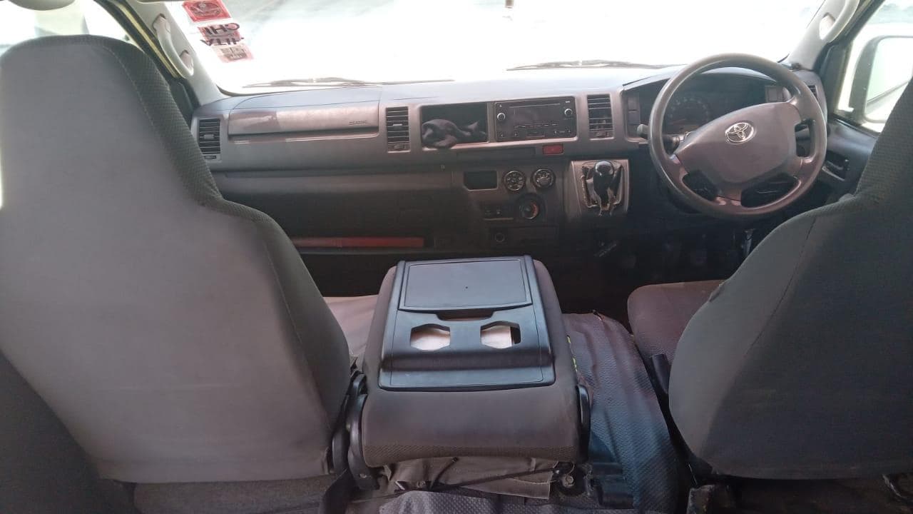 Minibus Toyota Hiace 2.5 — imagen 12