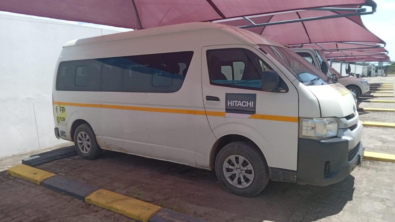 Minibus Toyota Hiace 2.5 — imagen 3