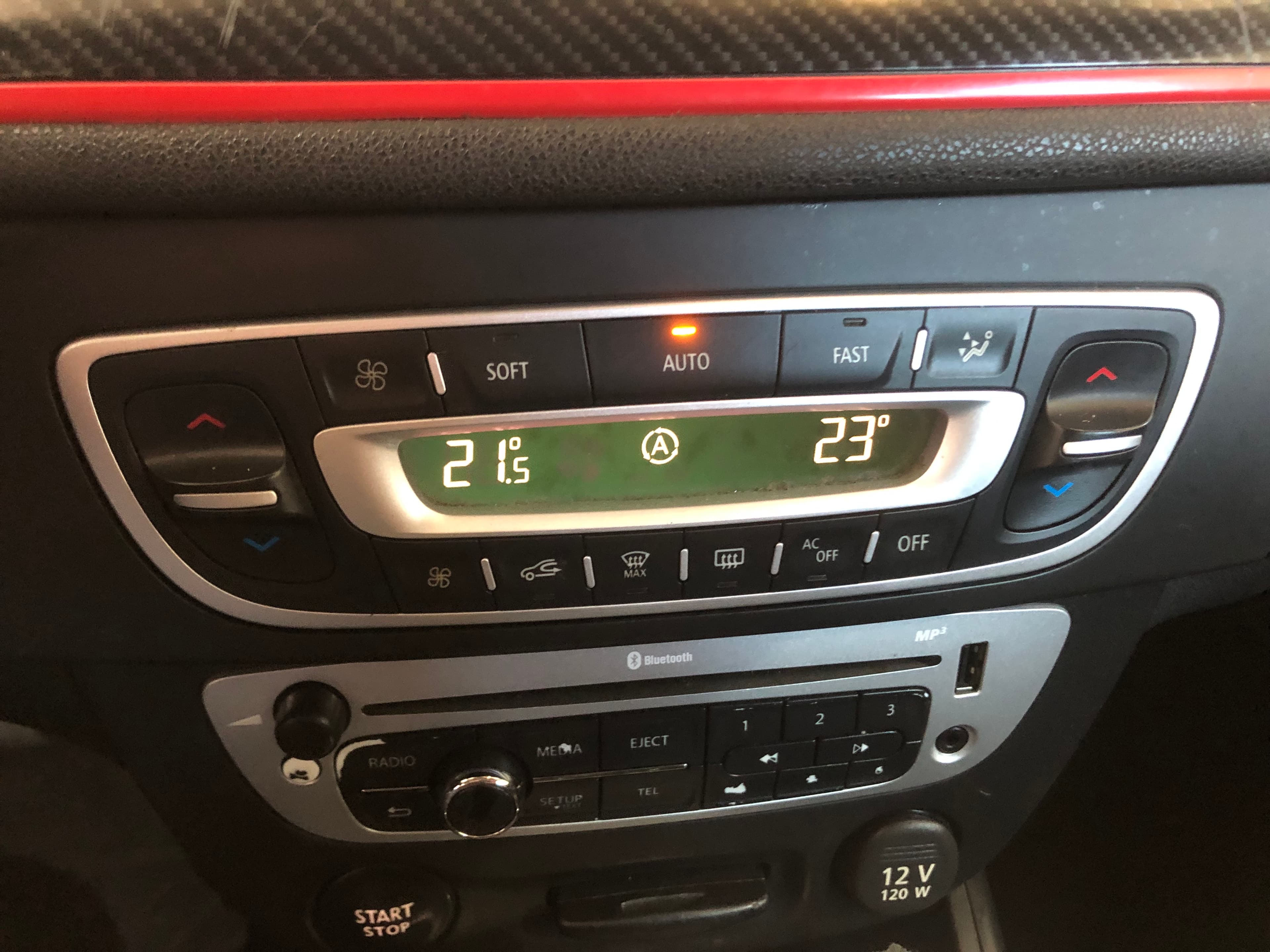 Renault Mégane III Coupé · Ano 2013 — imagem 44
