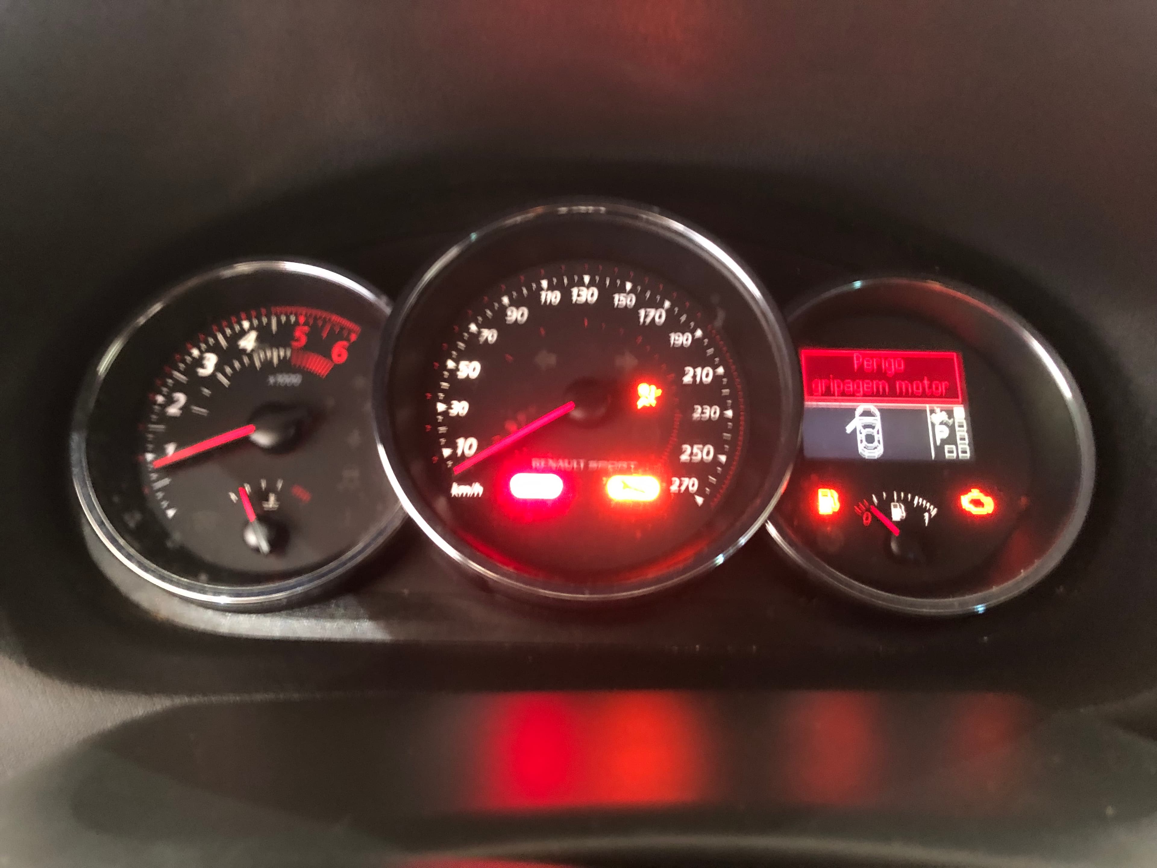 Renault Mégane III Coupé · Ano 2013 — imagem 32