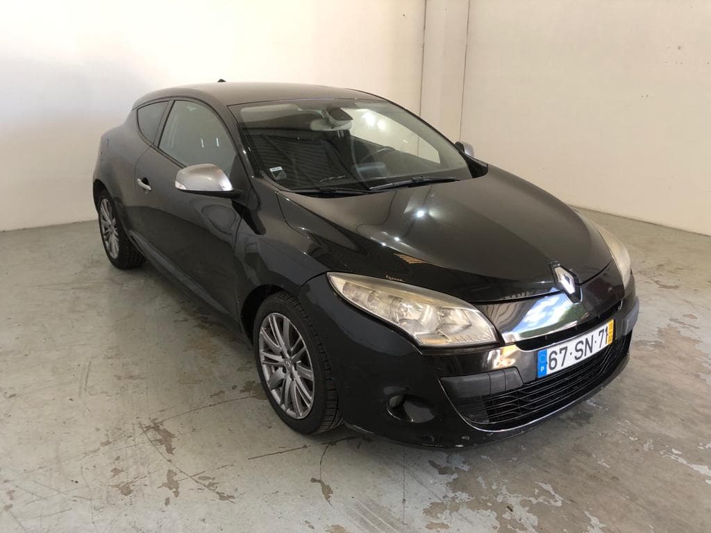 Renault Mégane III Coupé · Ano 2013 — imagem 6