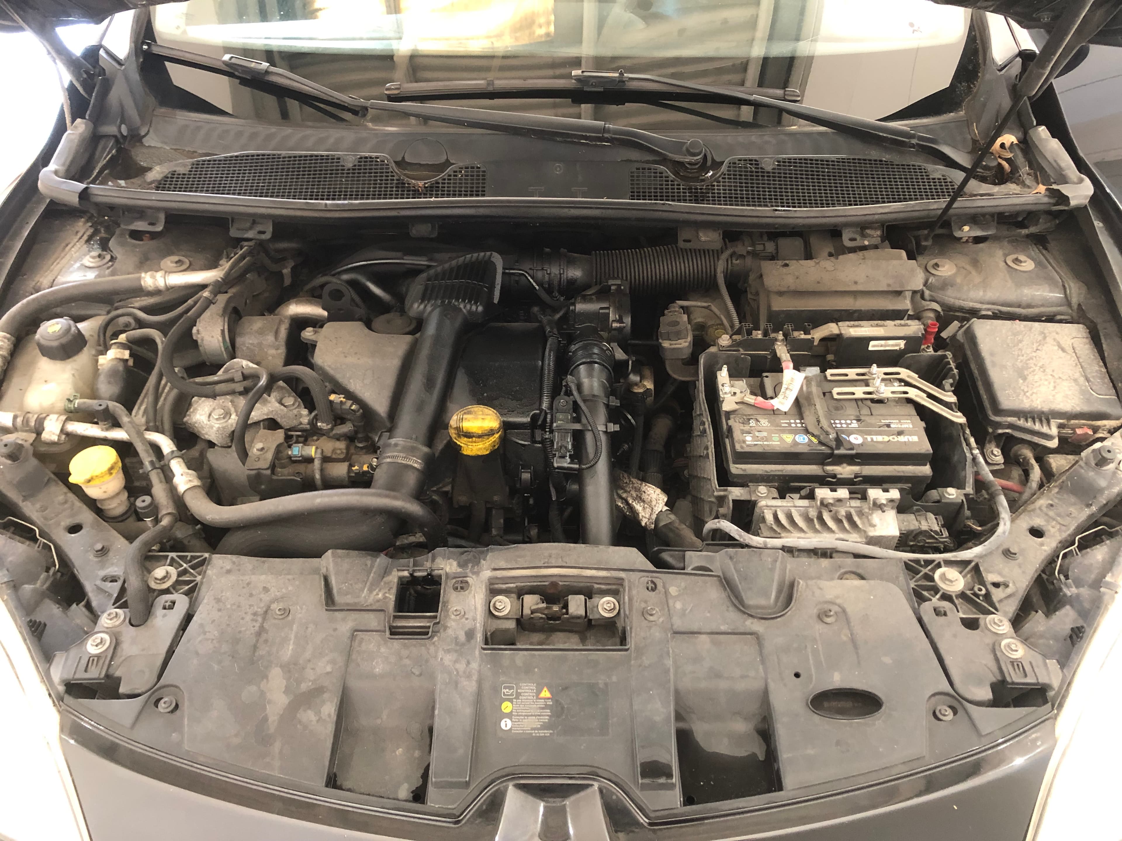 Renault Mégane III Coupé · Ano 2013 — imagem 8