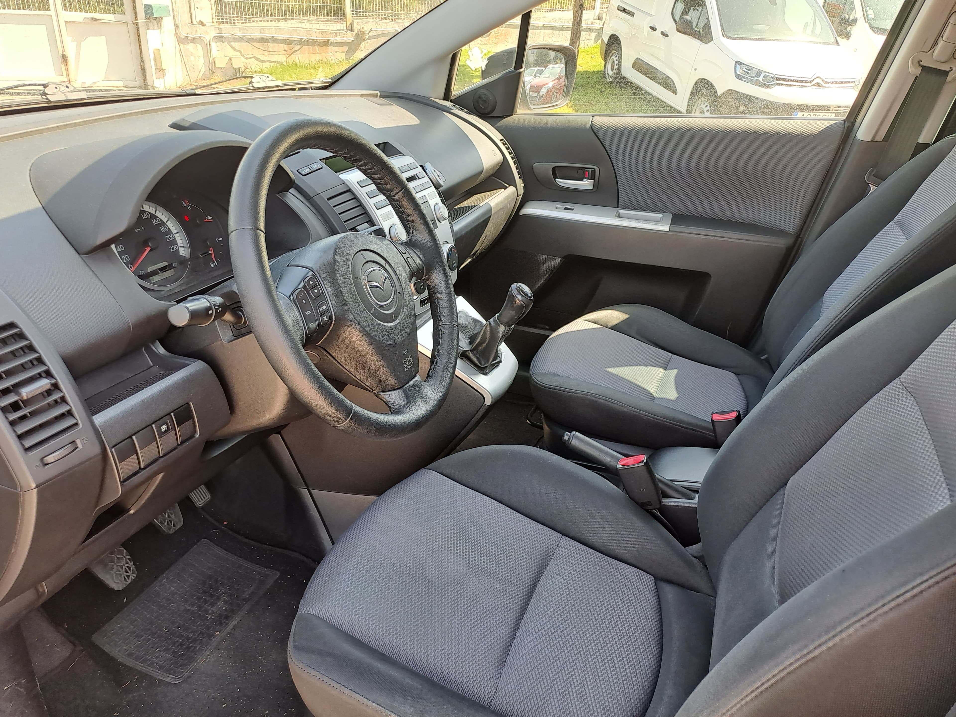 Mazda 5 · Ano 2006 — imagem 15