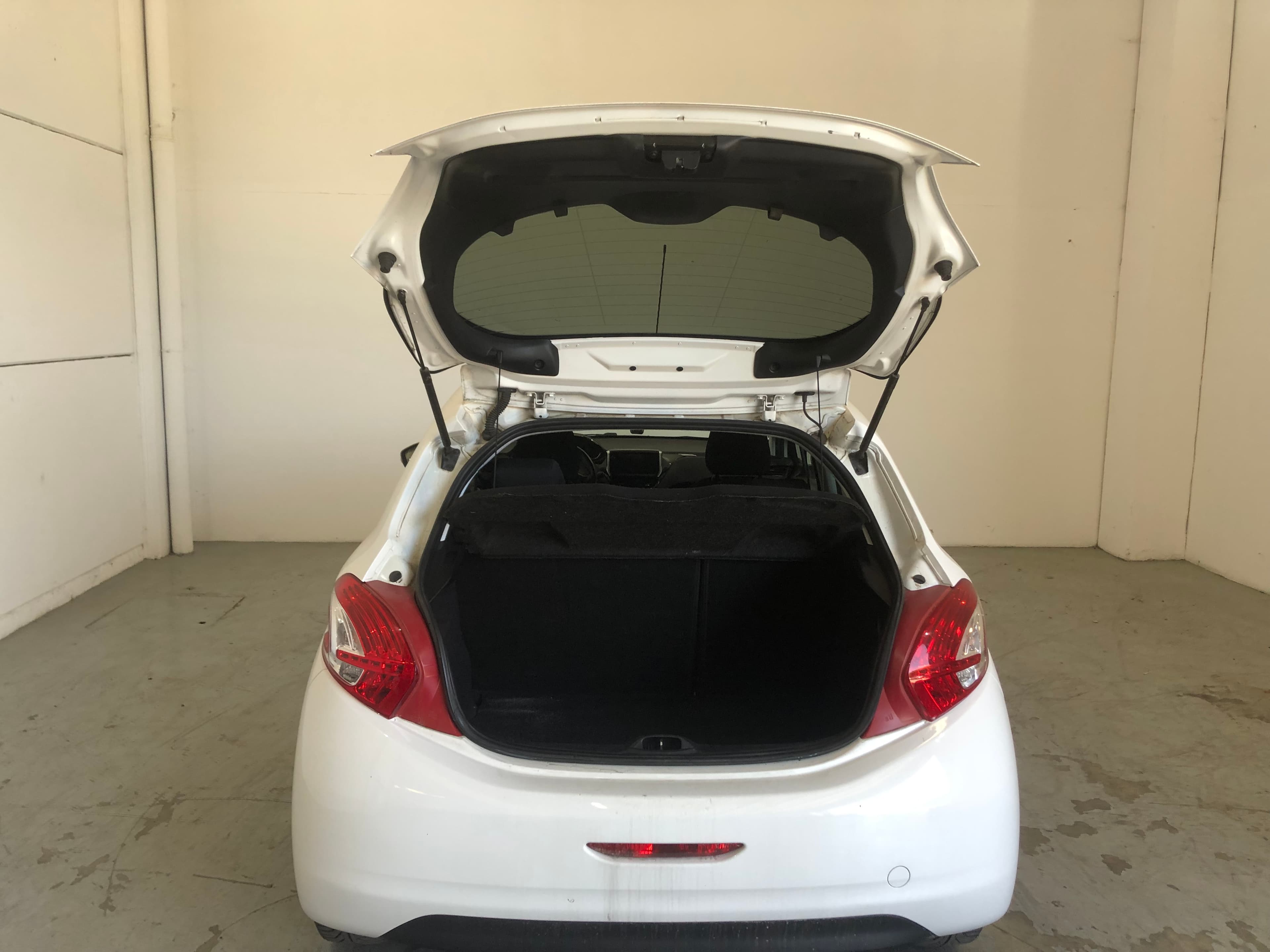 Peugeot 208 · Ano 2013 — imagen 9