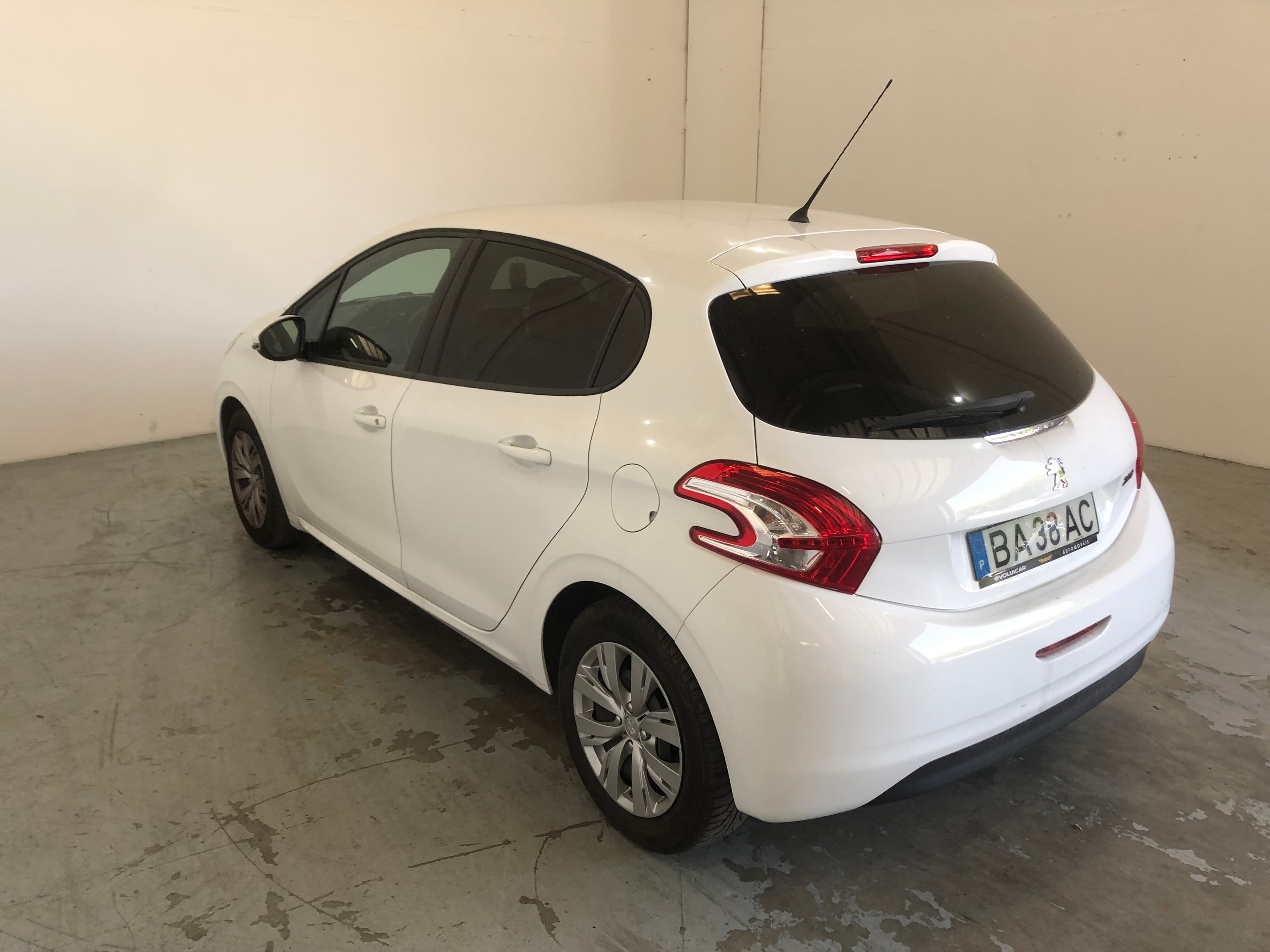 Peugeot 208 · Ano 2013 — imagen 5