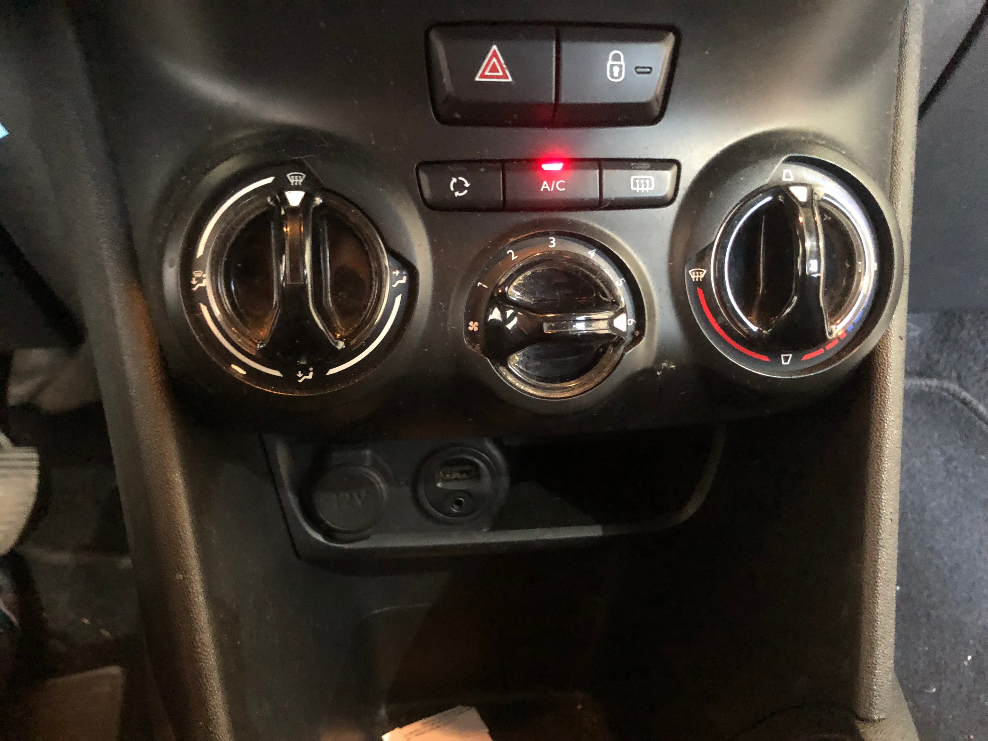 Peugeot 208 · Ano 2013 — imagen 37