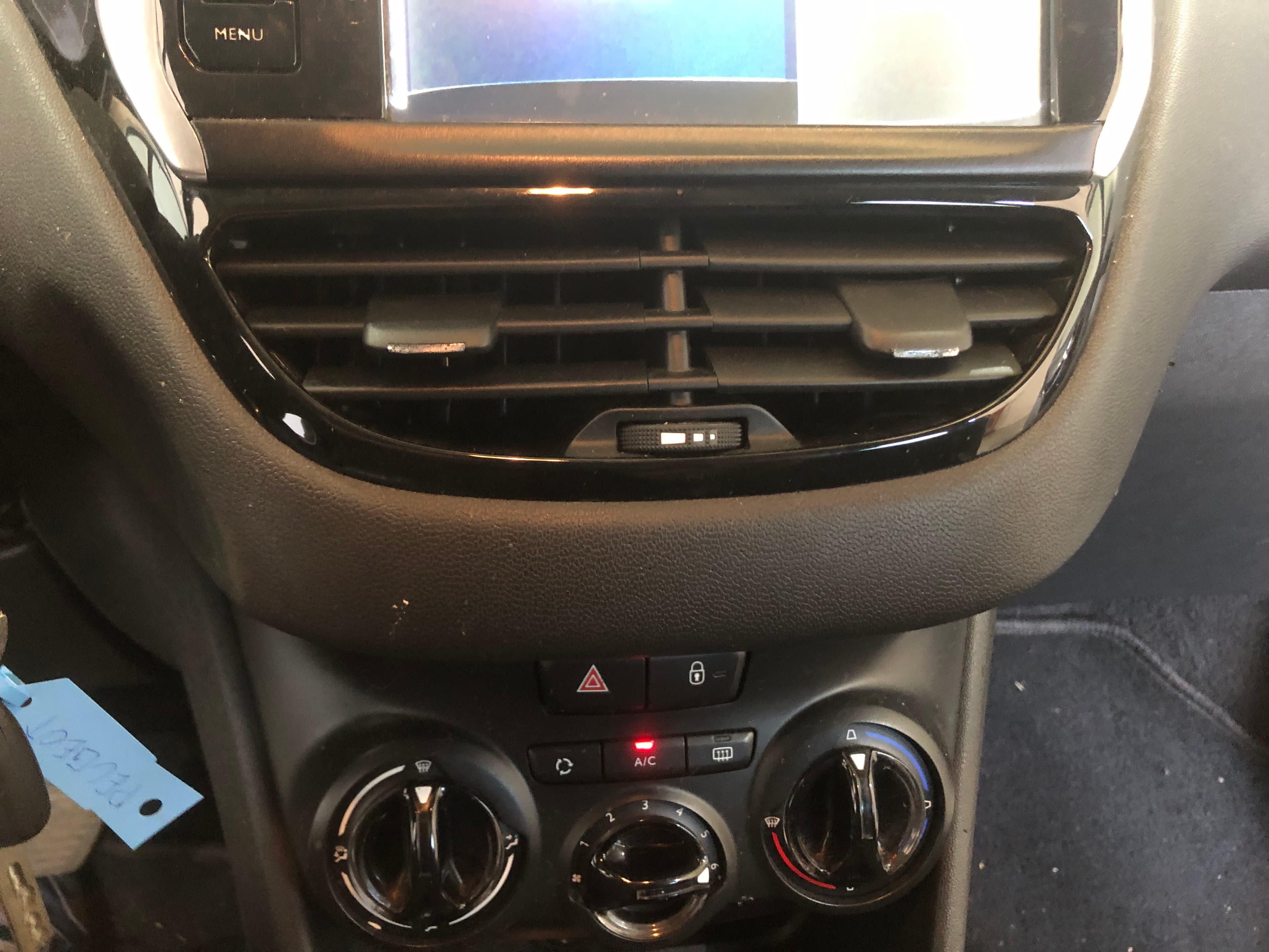 Peugeot 208 · Ano 2013 — imagen 38