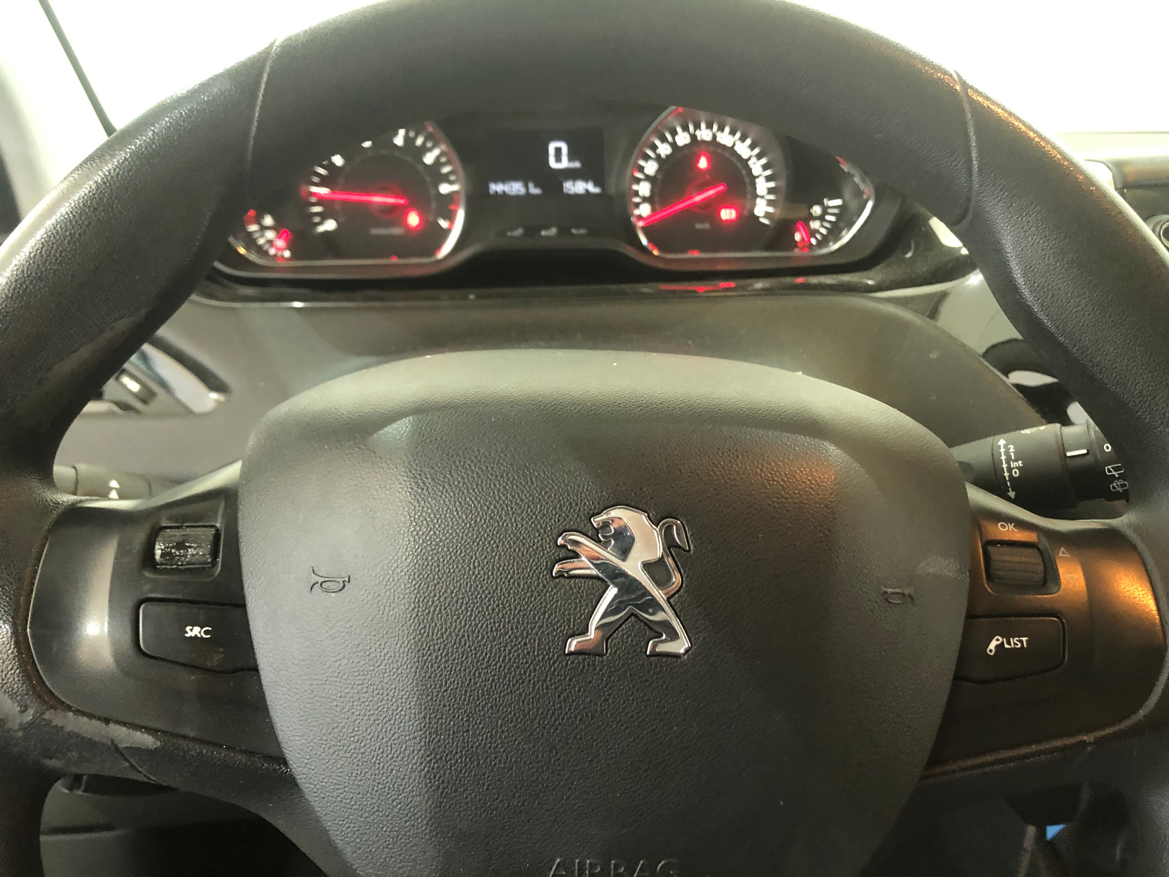 Peugeot 208 · Ano 2013 — imagen 24
