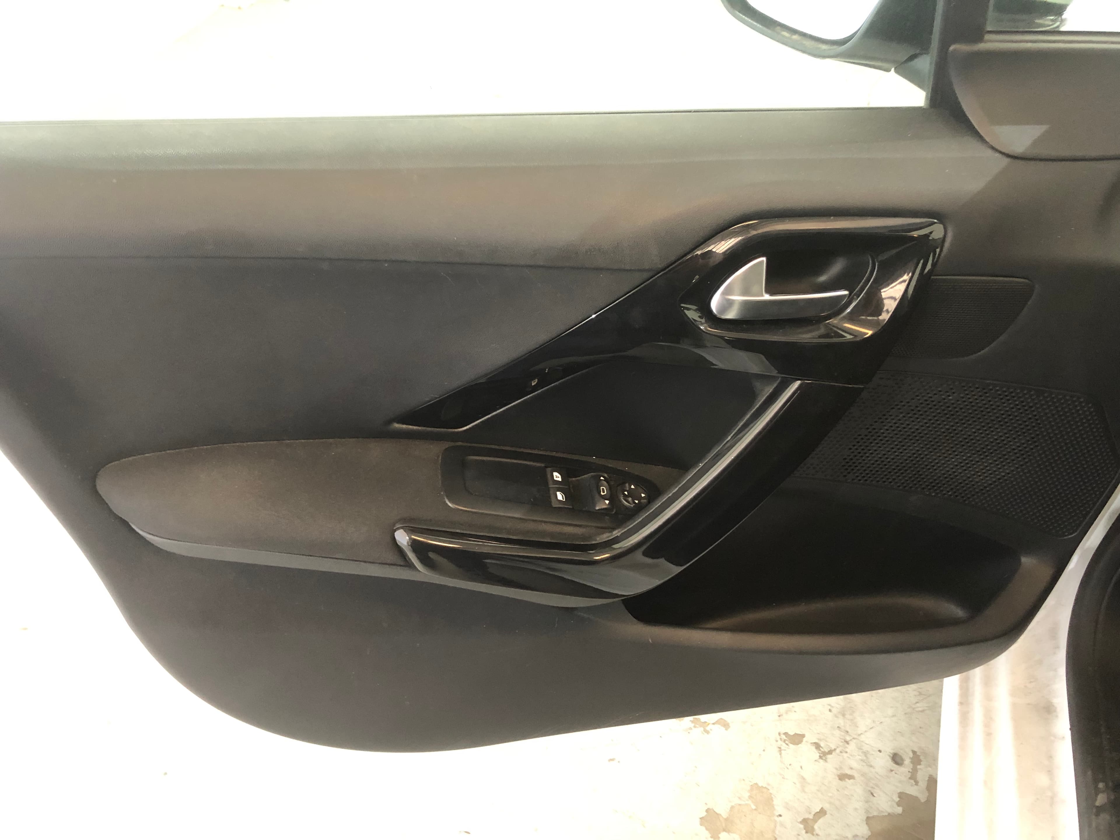 Peugeot 208 · Ano 2013 — imagen 21