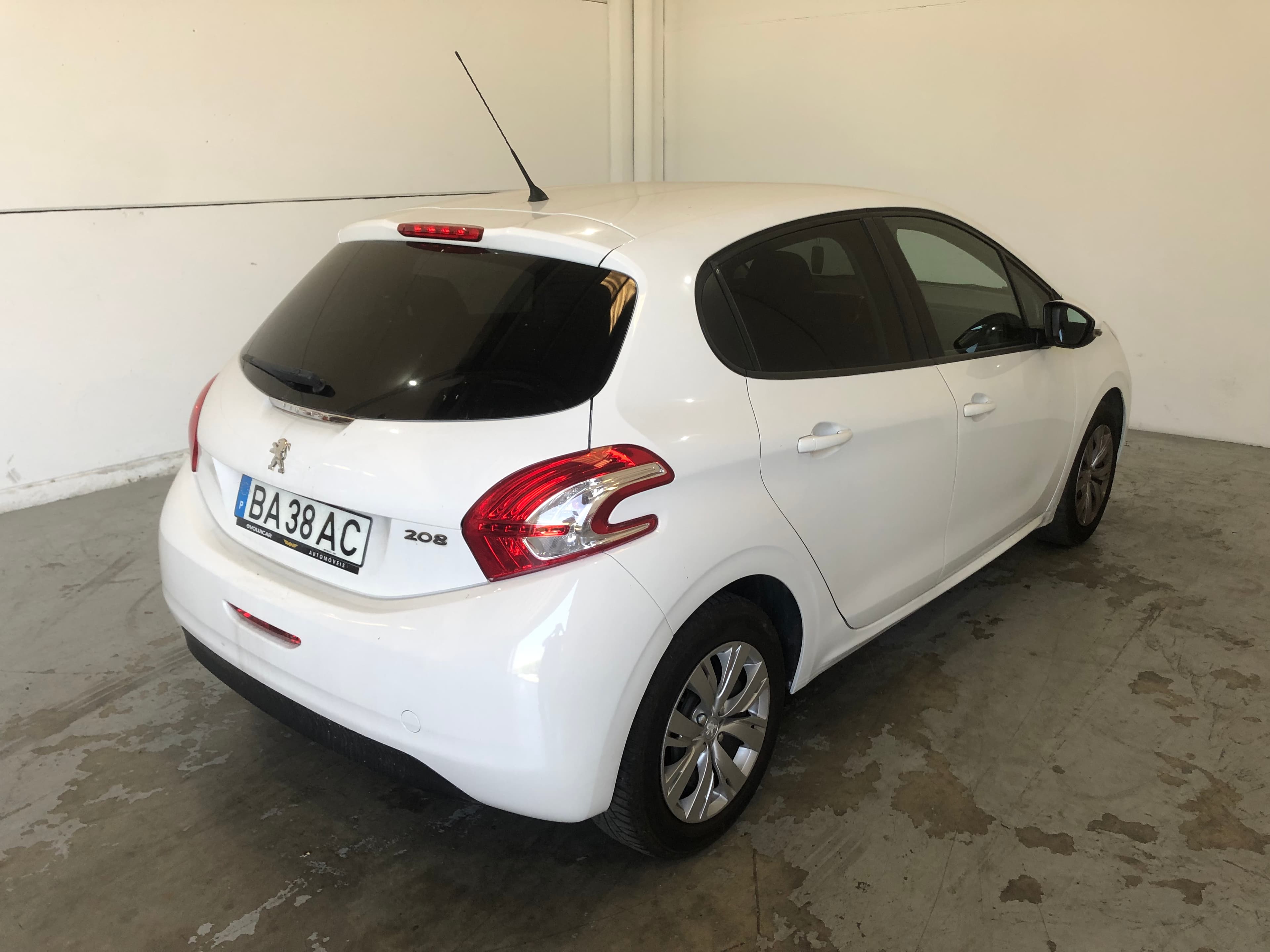 Peugeot 208 · Ano 2013 — imagen 6