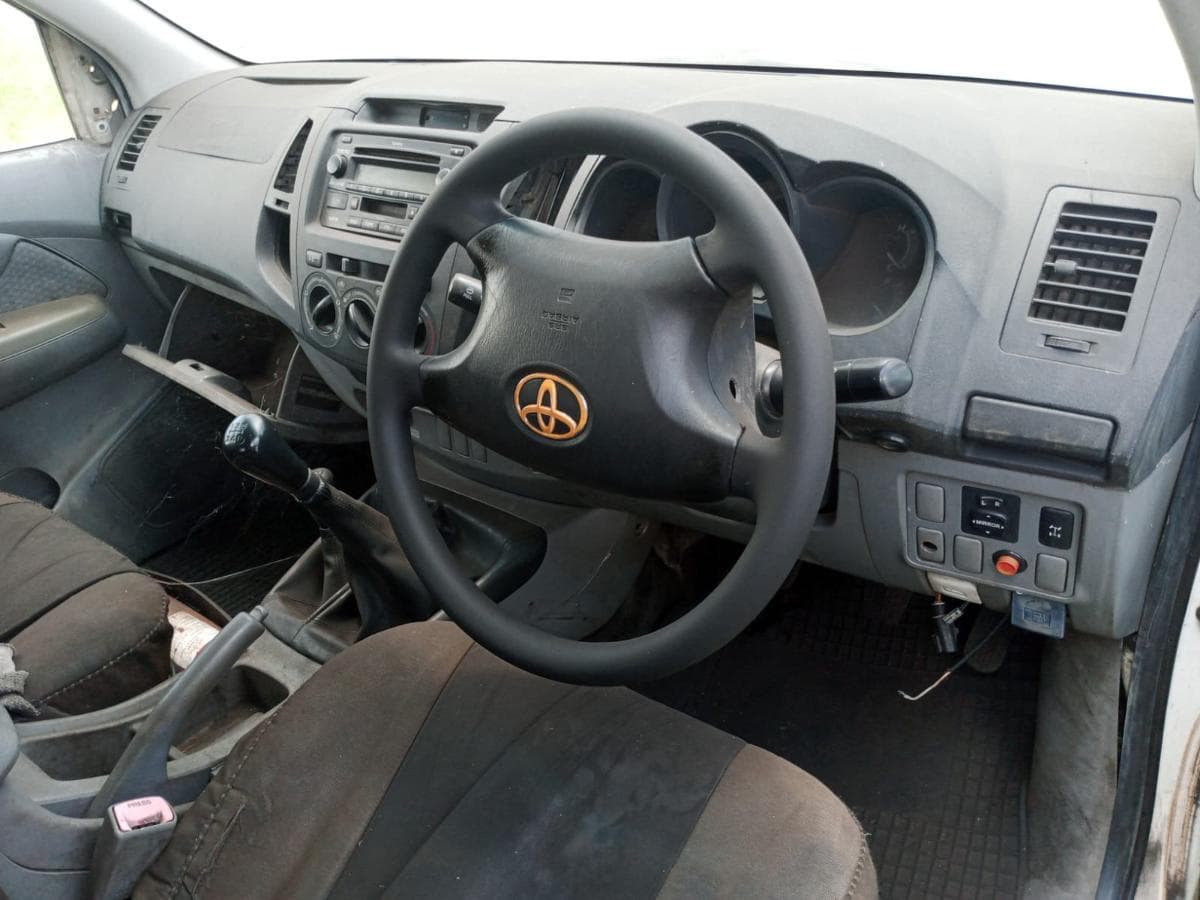 Toyota Hilux — image 3