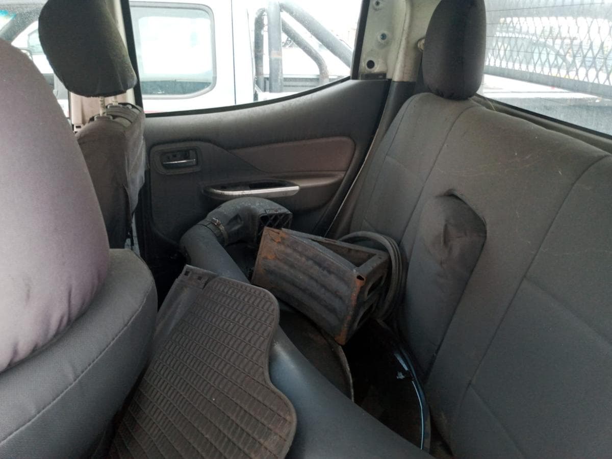 MItsubishi L200 — image 4