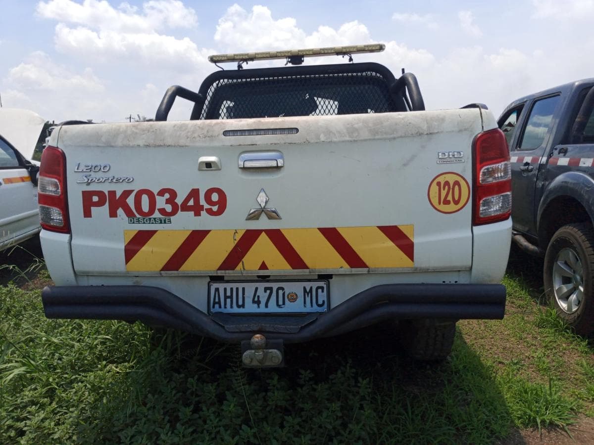 MItsubishi L200 — image 8