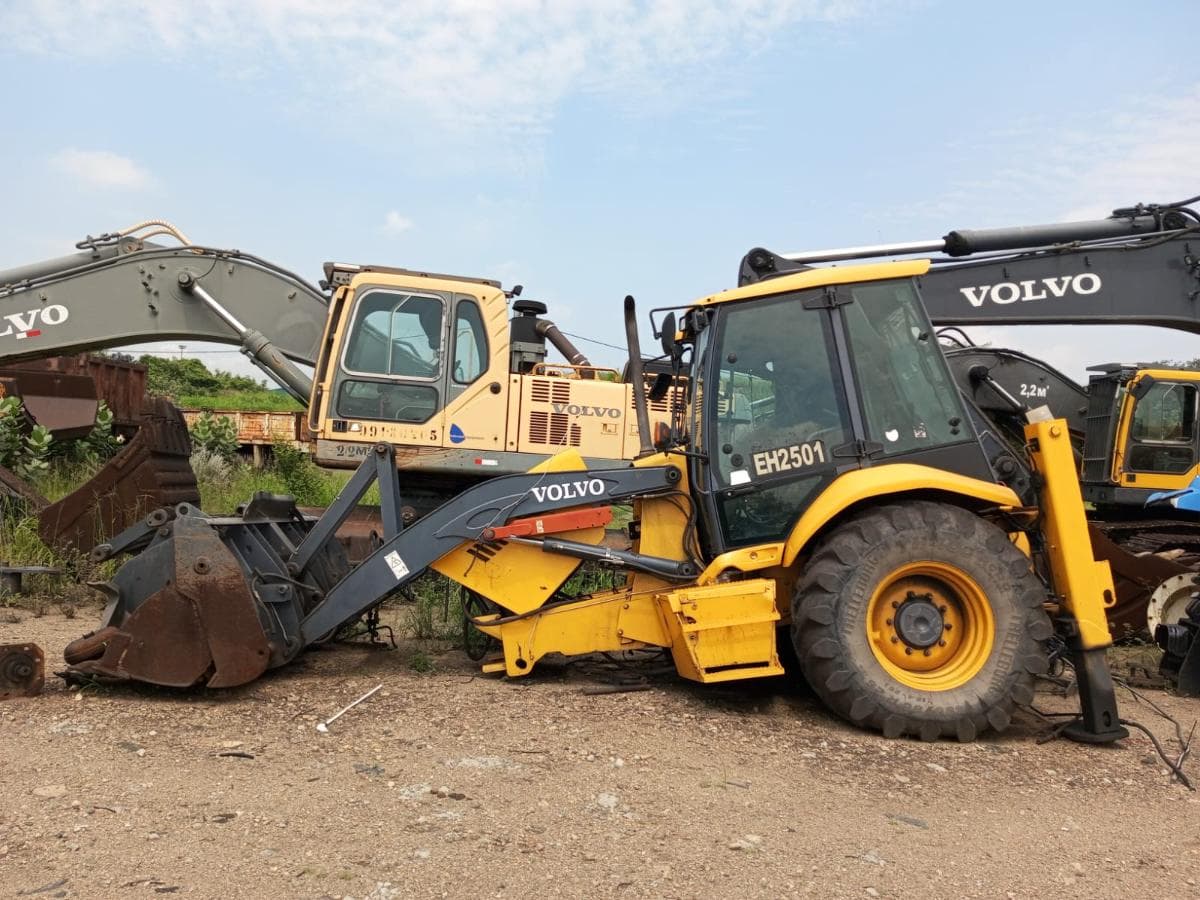 Retroescavadeira Volvo Bl71 BH05297