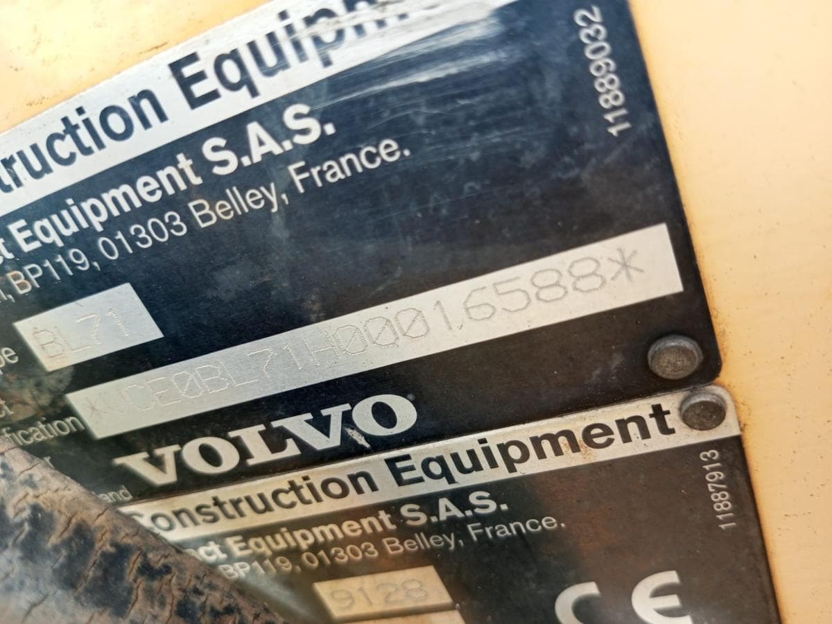 Retroescavadeira Volvo BL71 — imagem 2