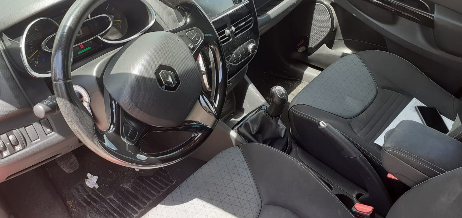 Renault Clio 1.5 DCI · Ano 2013 — imagen 11