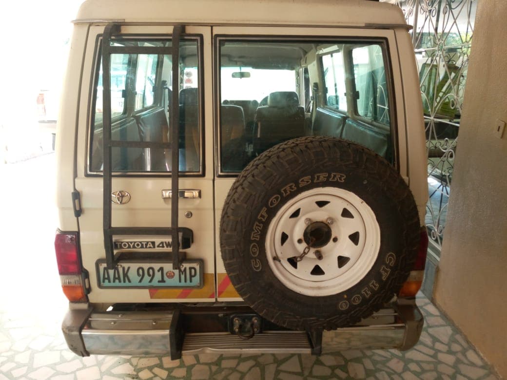Toyota Landcruiser — image 3