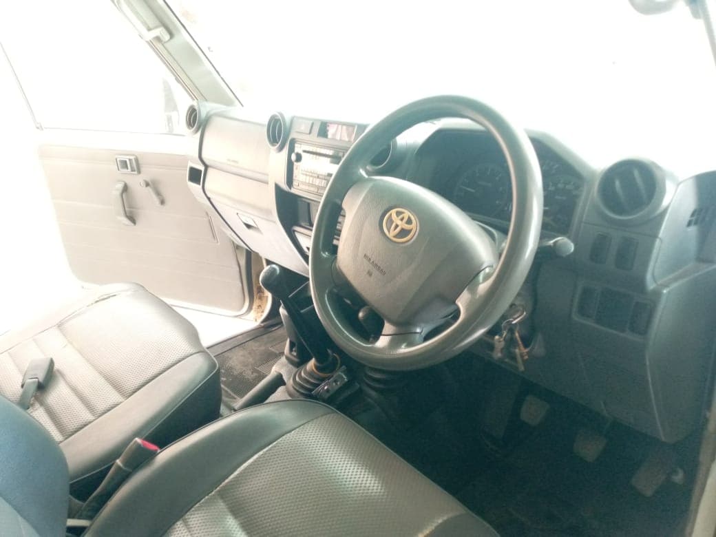 Toyota Landcruiser — image 8
