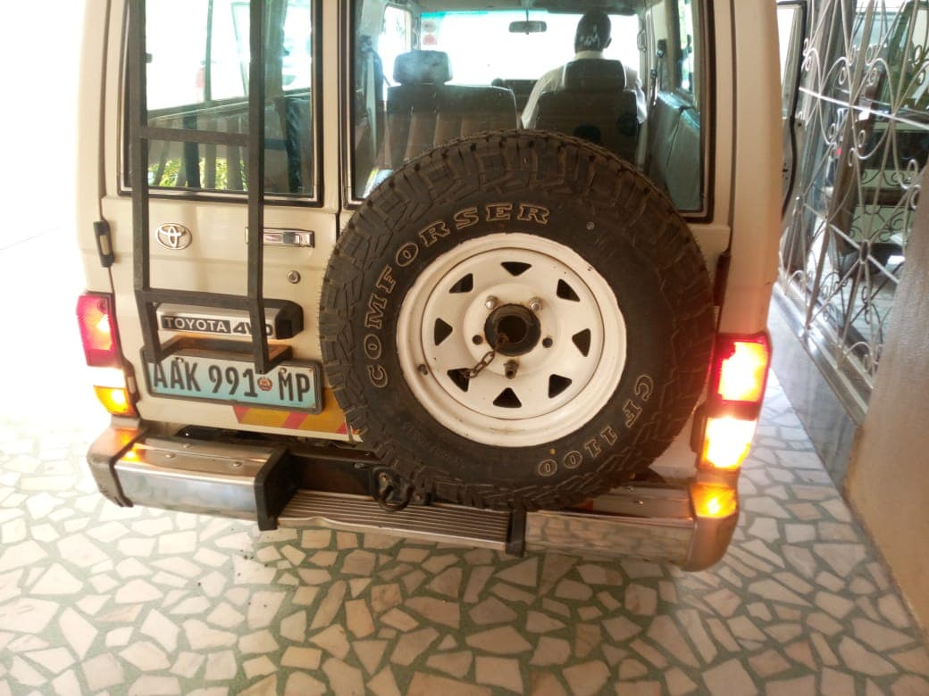 Toyota Landcruiser — image 10