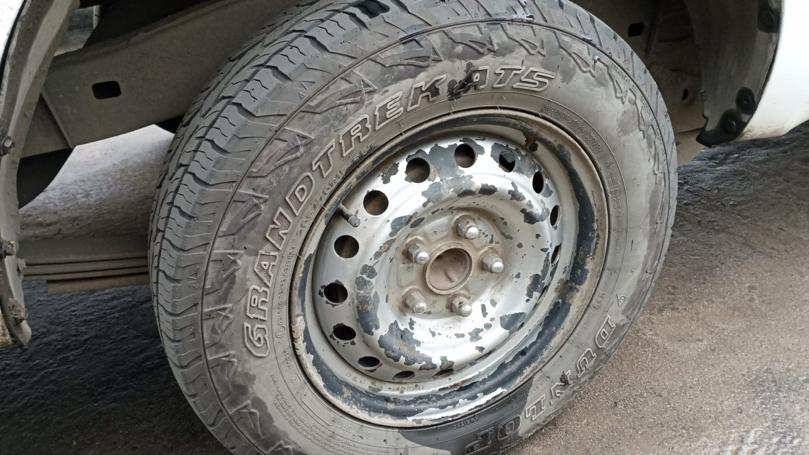Toyota Hilux — image 7