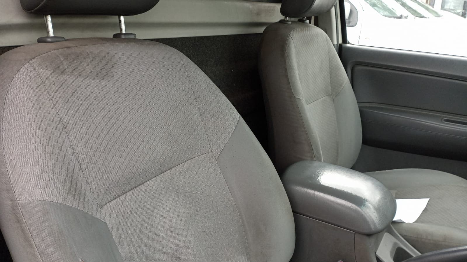 Toyota Hilux — image 9