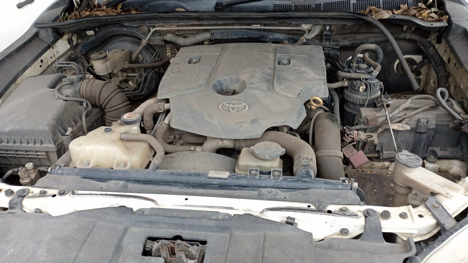 Toyota Hilux — image 5