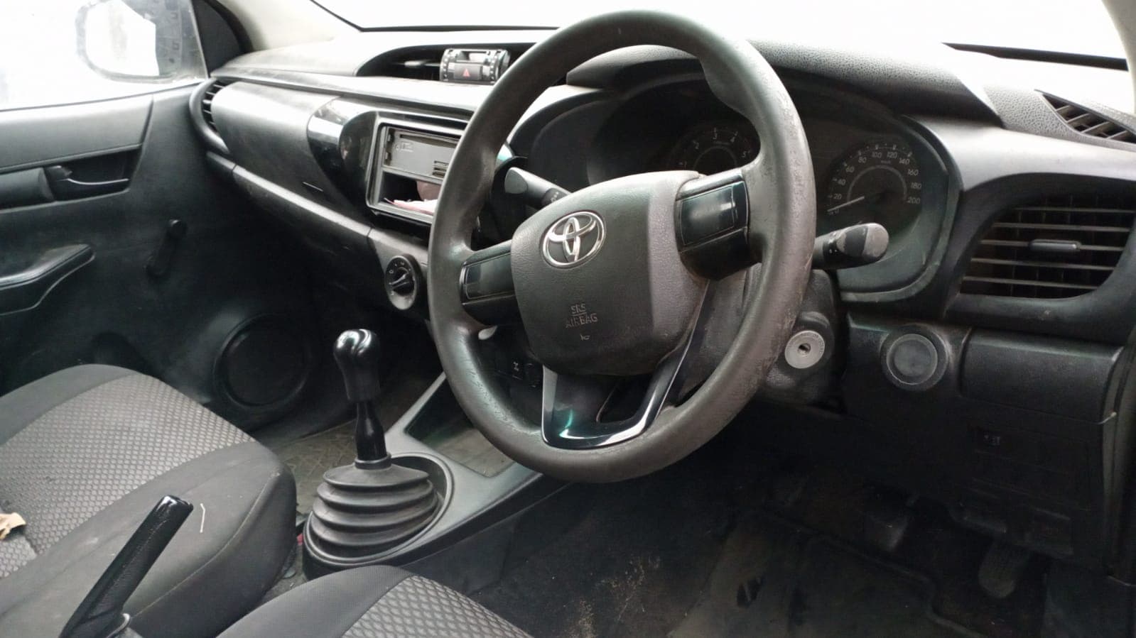 Toyota Hilux — image 2