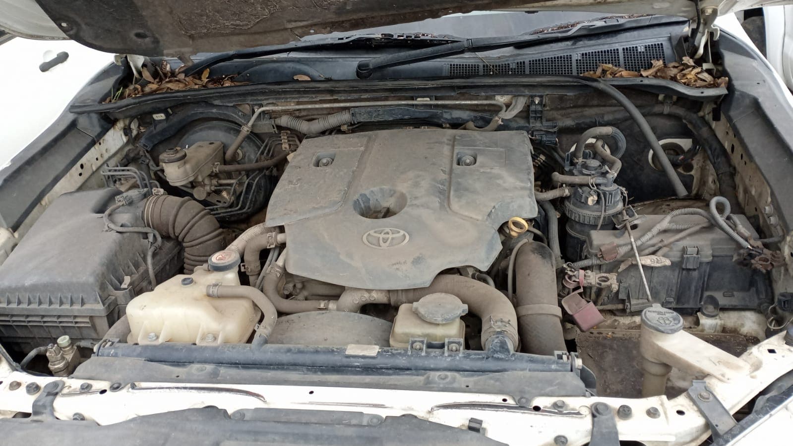 Toyota Hilux — image 6