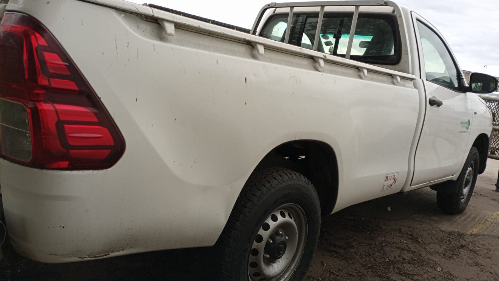 Toyota Hilux — image 4