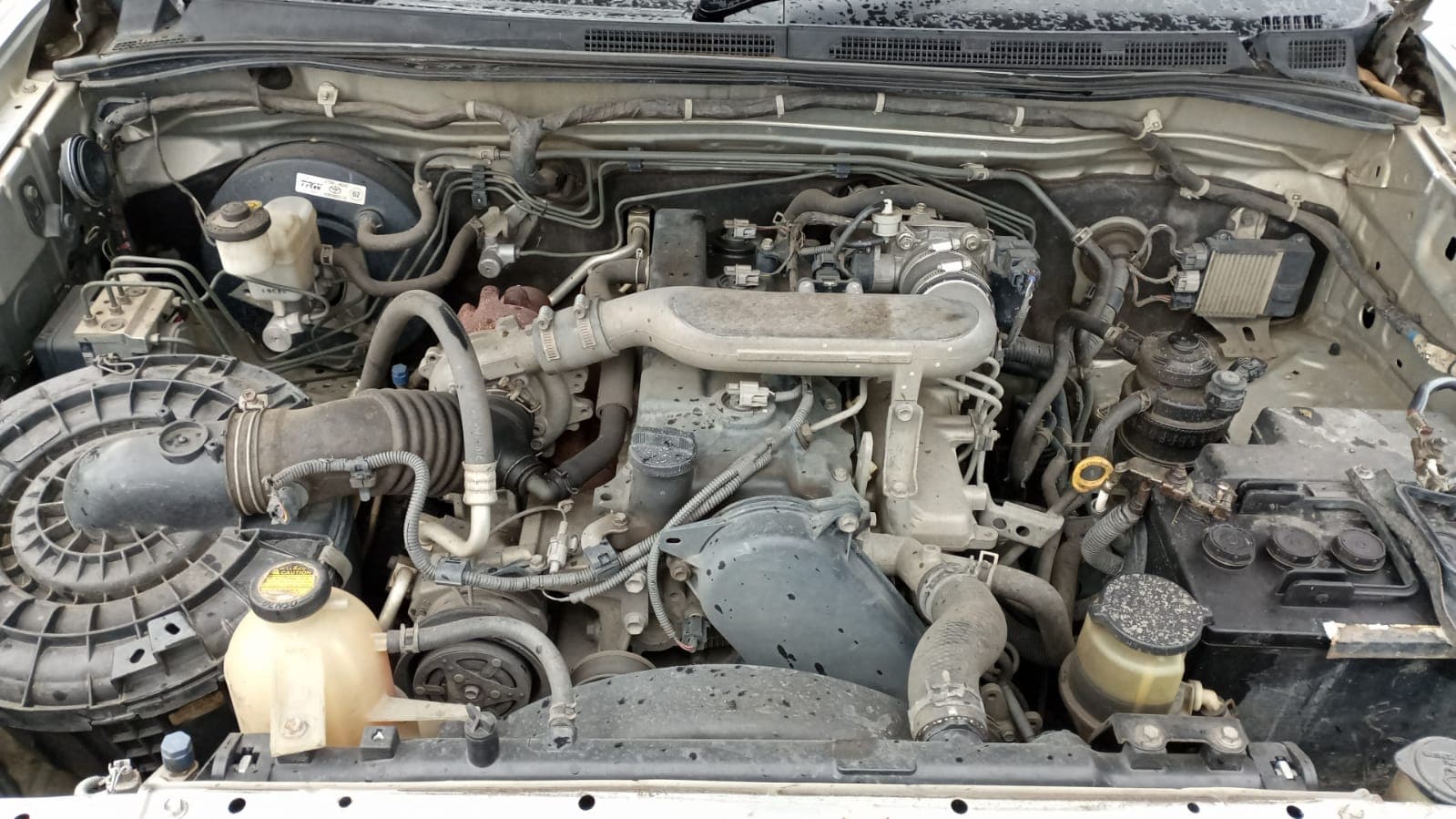 Toyota Hilux — image 8