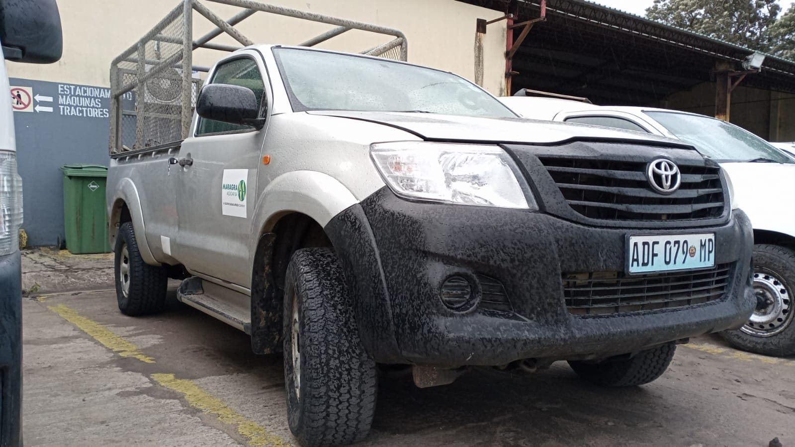 Toyota Hilux — image 4