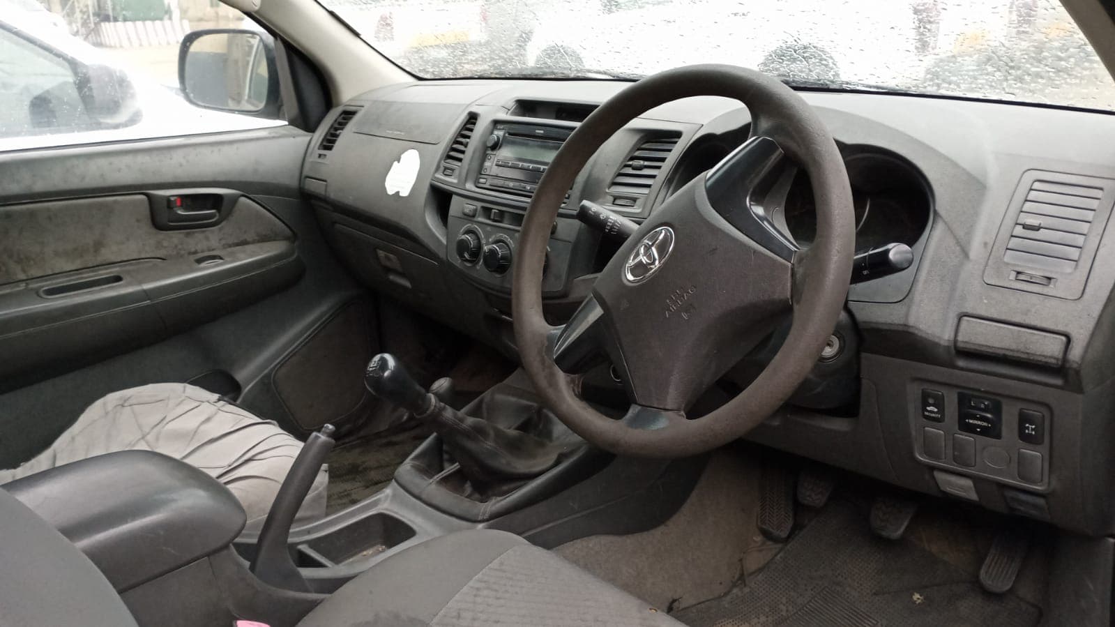 Toyota Hilux — image 5