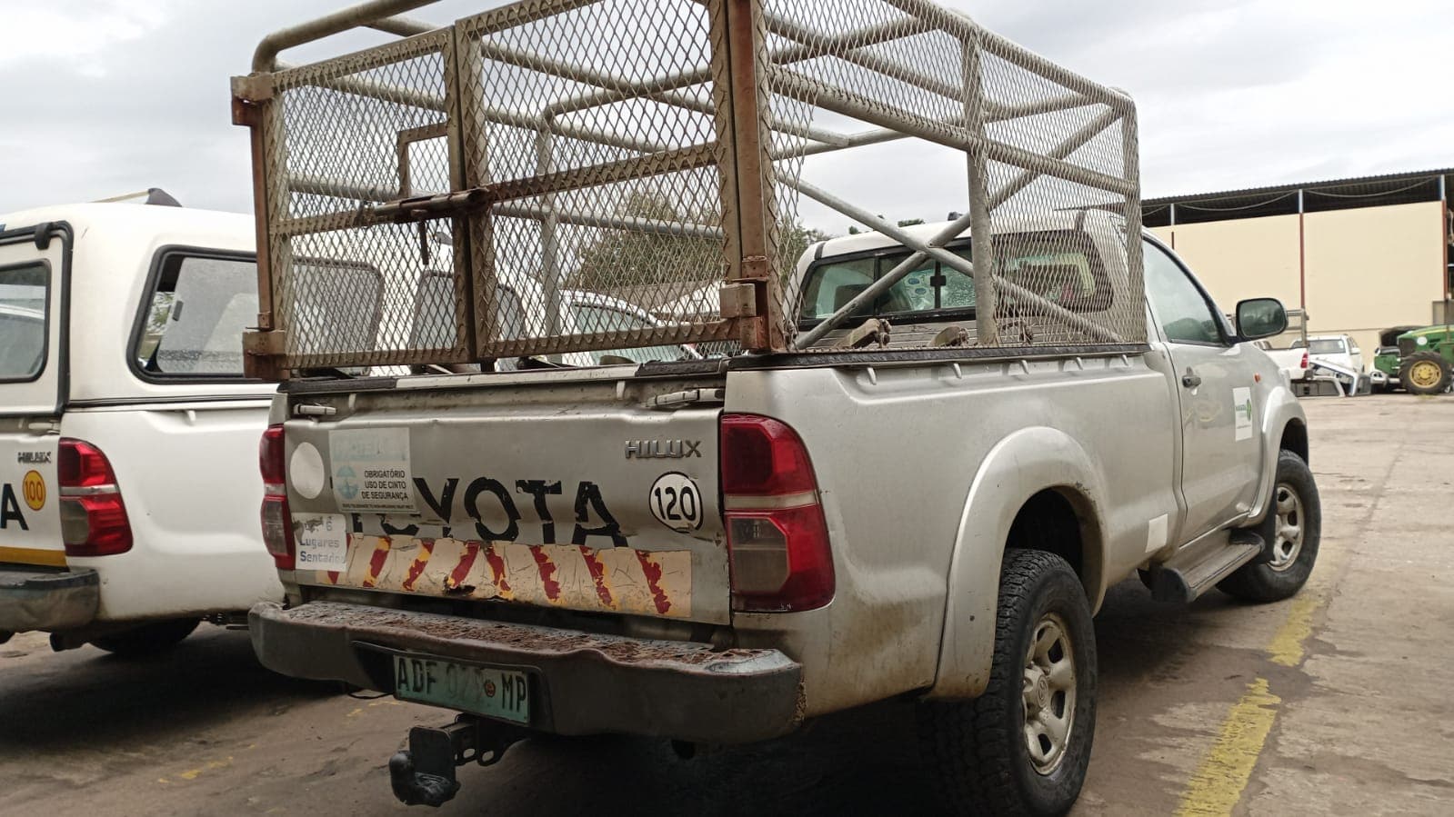 Toyota Hilux — image 9