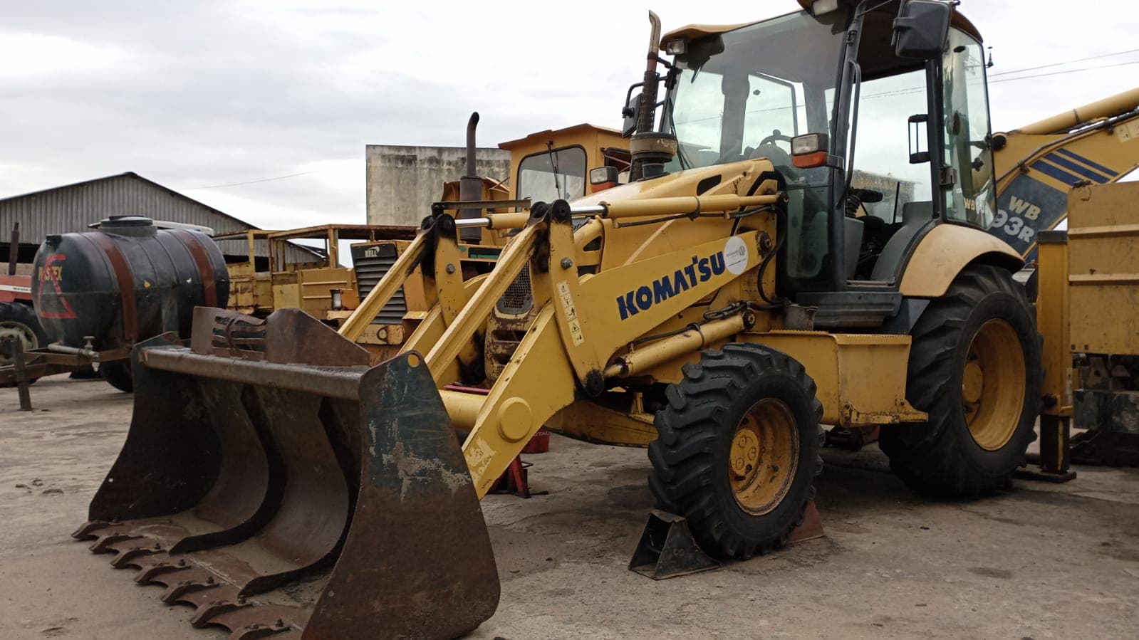 TLB komatsu — imagem 1