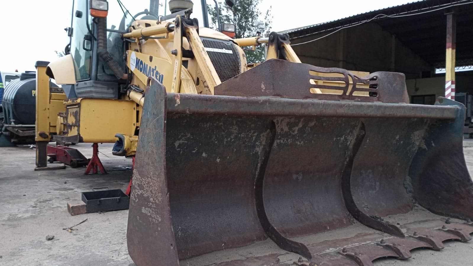 TLB komatsu — imagem 5