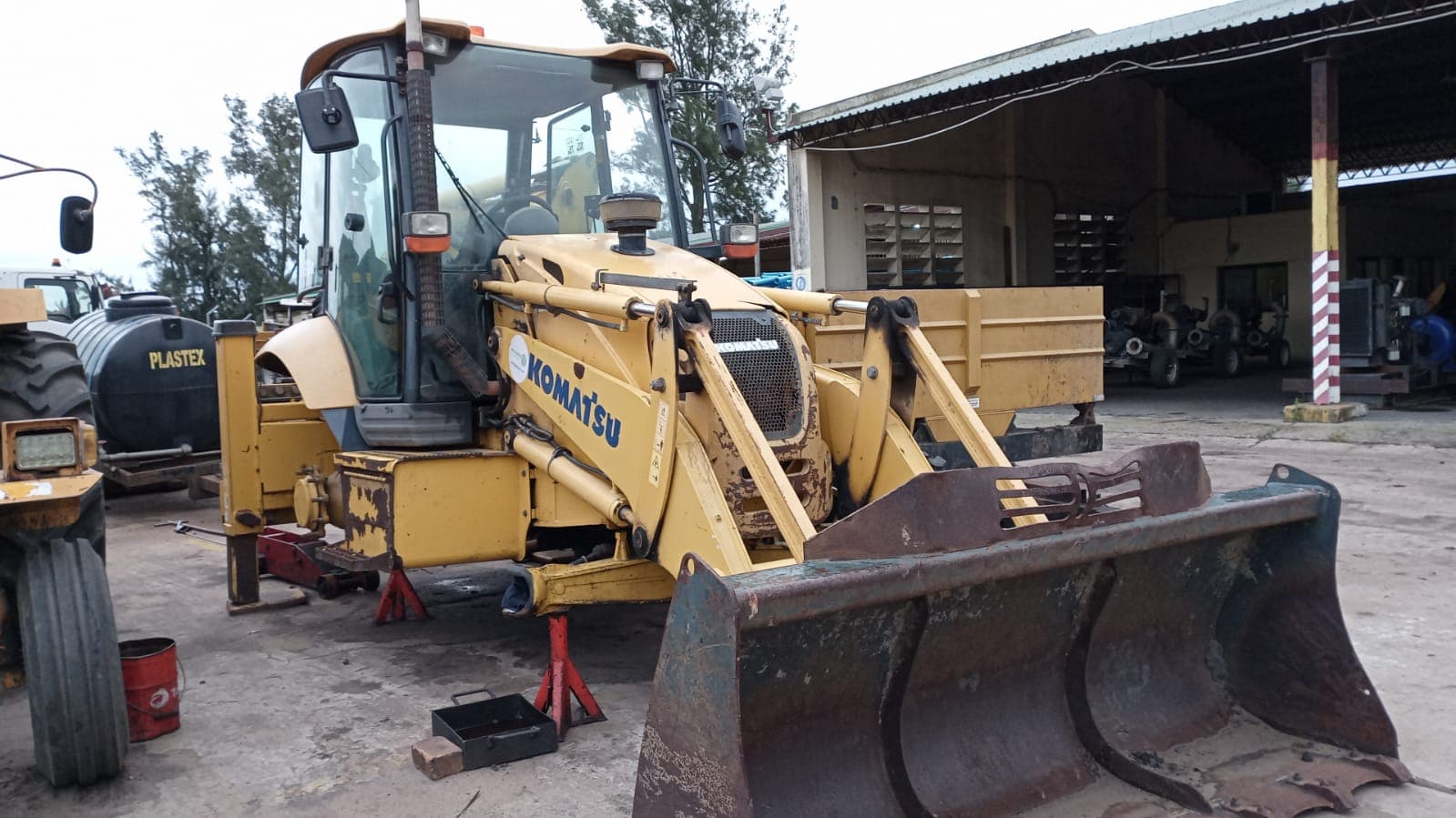 TLB komatsu — imagem 2