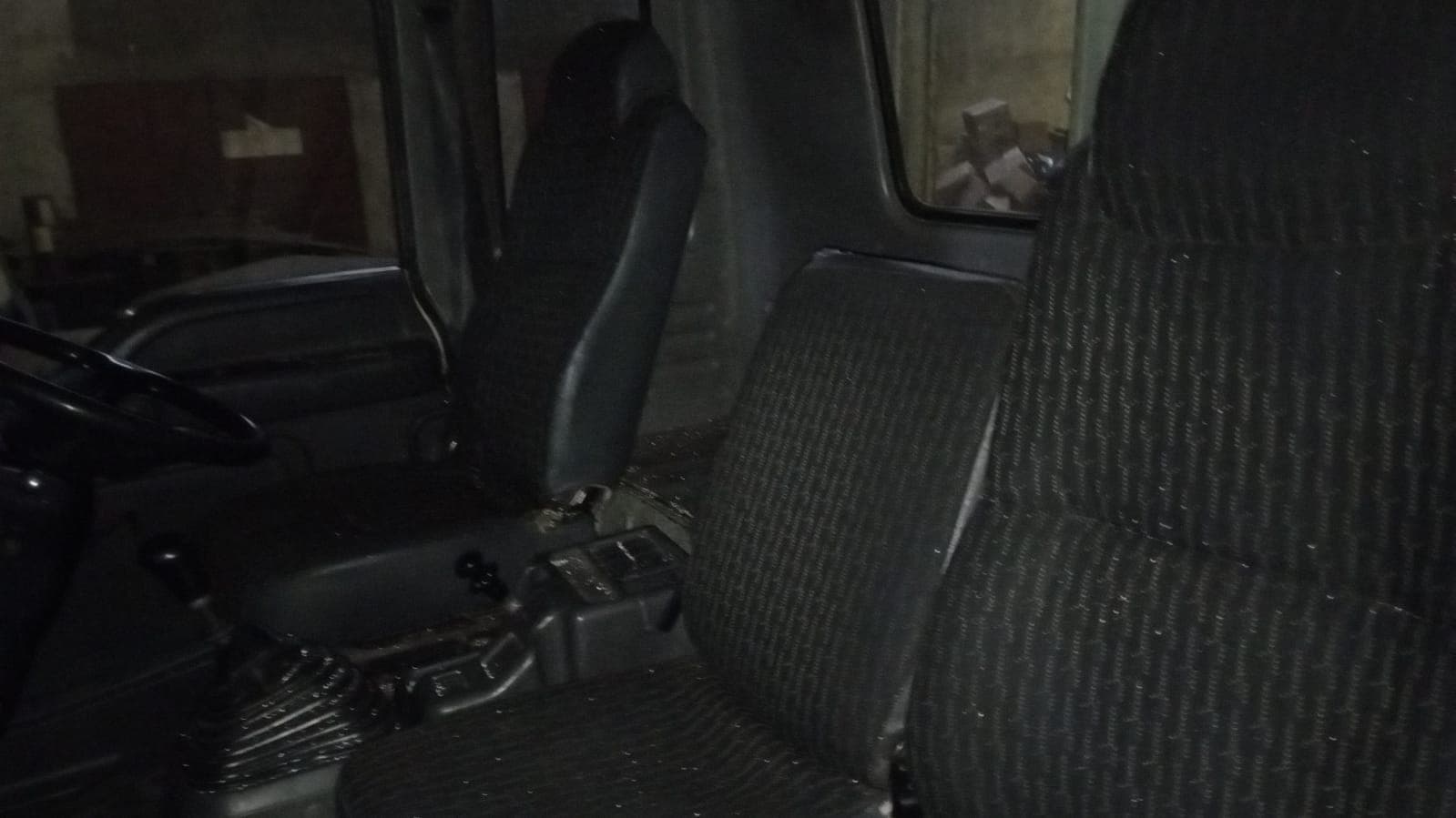 Camião ISUZU FTR800 — image 4