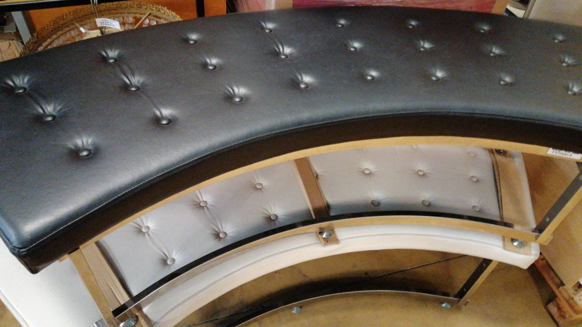 Half-moon bench — image 2